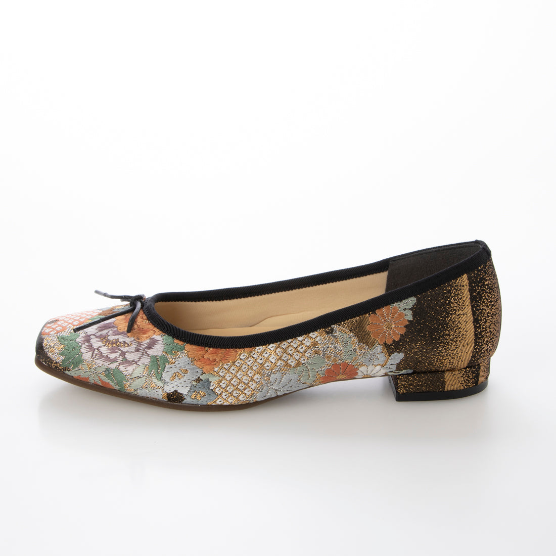 Hakimono - Footwear 【Made in Japan】【Online Exclusive】【Footwear】【Patent Obtained Manufacturing Method】Flat shoes made from Nishijin-ori and kimono materials.