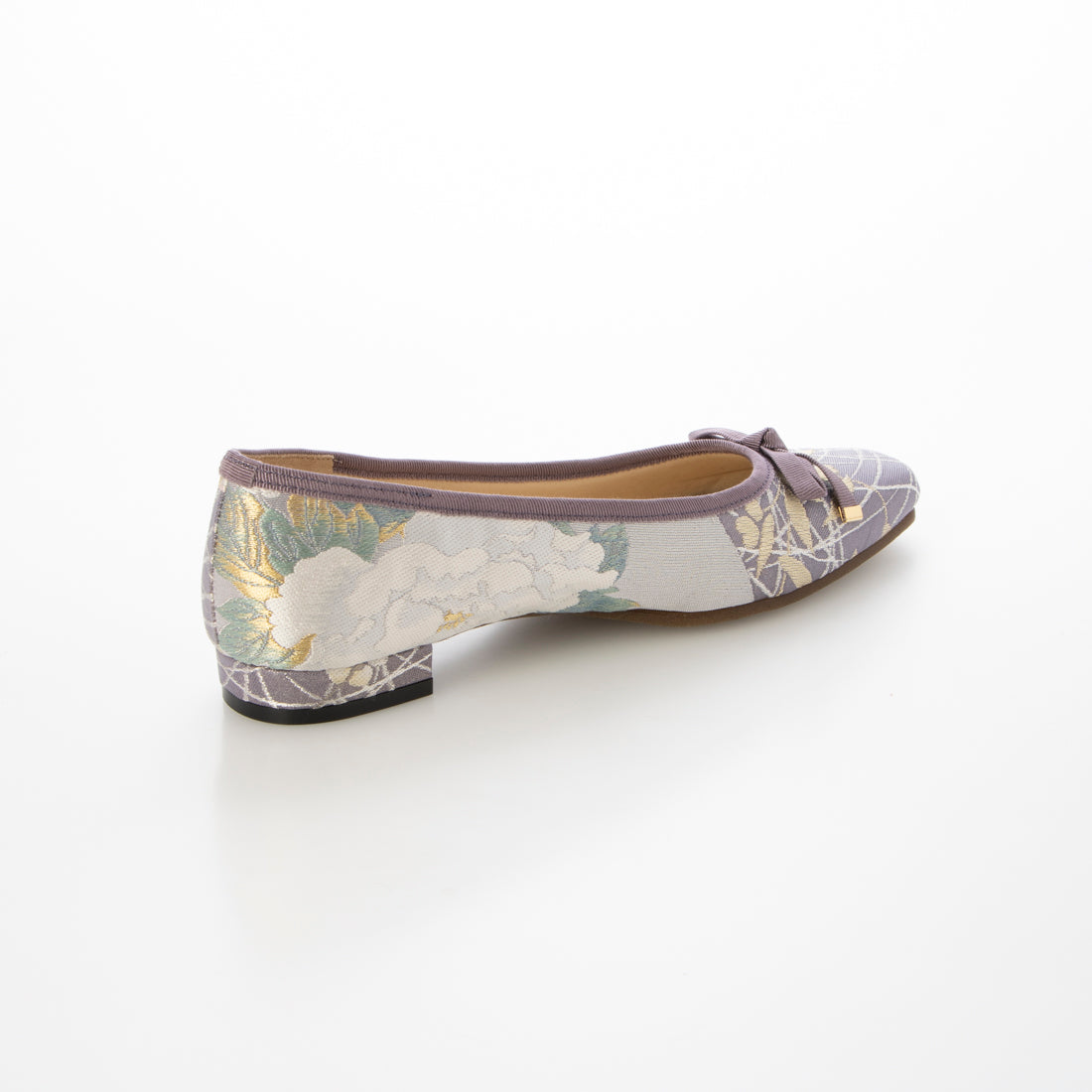 Hakimono (Footwear) [Made in Japan][Footwear][Patent Obtained Manufacturing Method] Flat shoes made from Nishijin-ori and kimono materials.