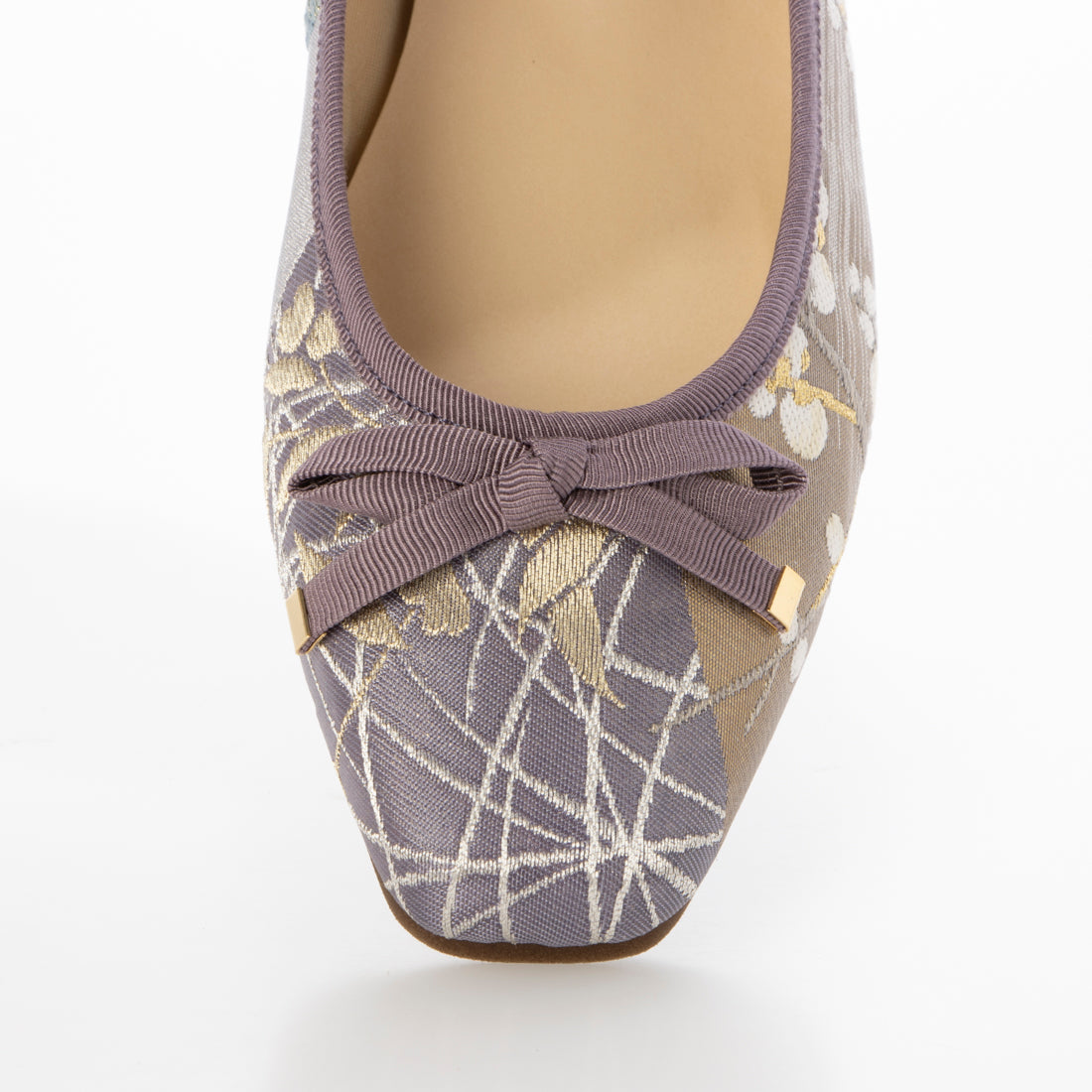 Hakimono (Footwear) [Made in Japan][Footwear][Patent Obtained Manufacturing Method] Flat shoes made from Nishijin-ori and kimono materials.