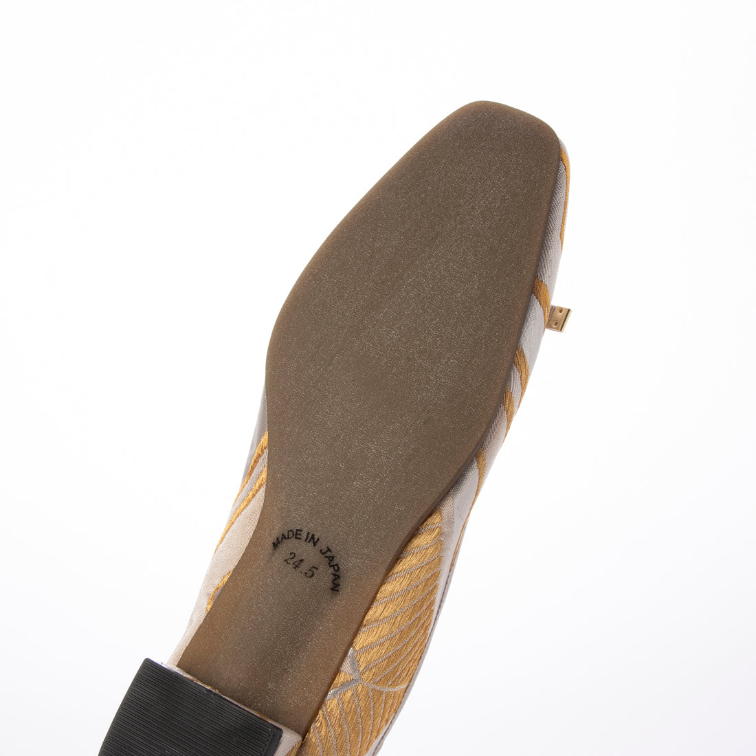 Hakimono (Footwear) [Made in Japan][Footwear][Patent Obtained Manufacturing Method] Flat shoes made from Nishijin-ori and kimono materials.