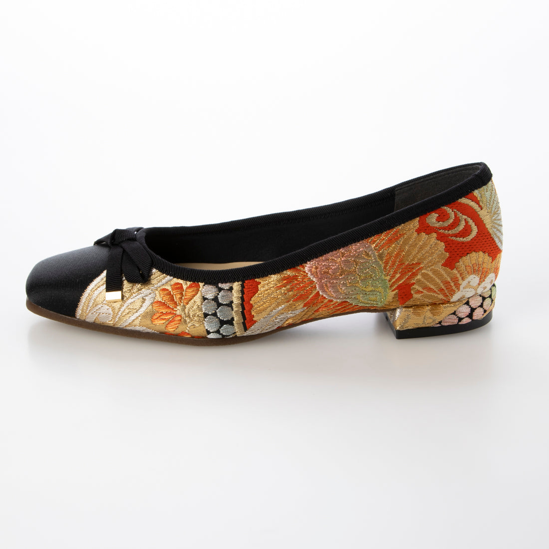 Hakimono - Footwear 【Made in Japan】【Footwear】 Unique one-of-a-kind flat shoes made from Nishijin-ori and kimono materials HAZUMI100
