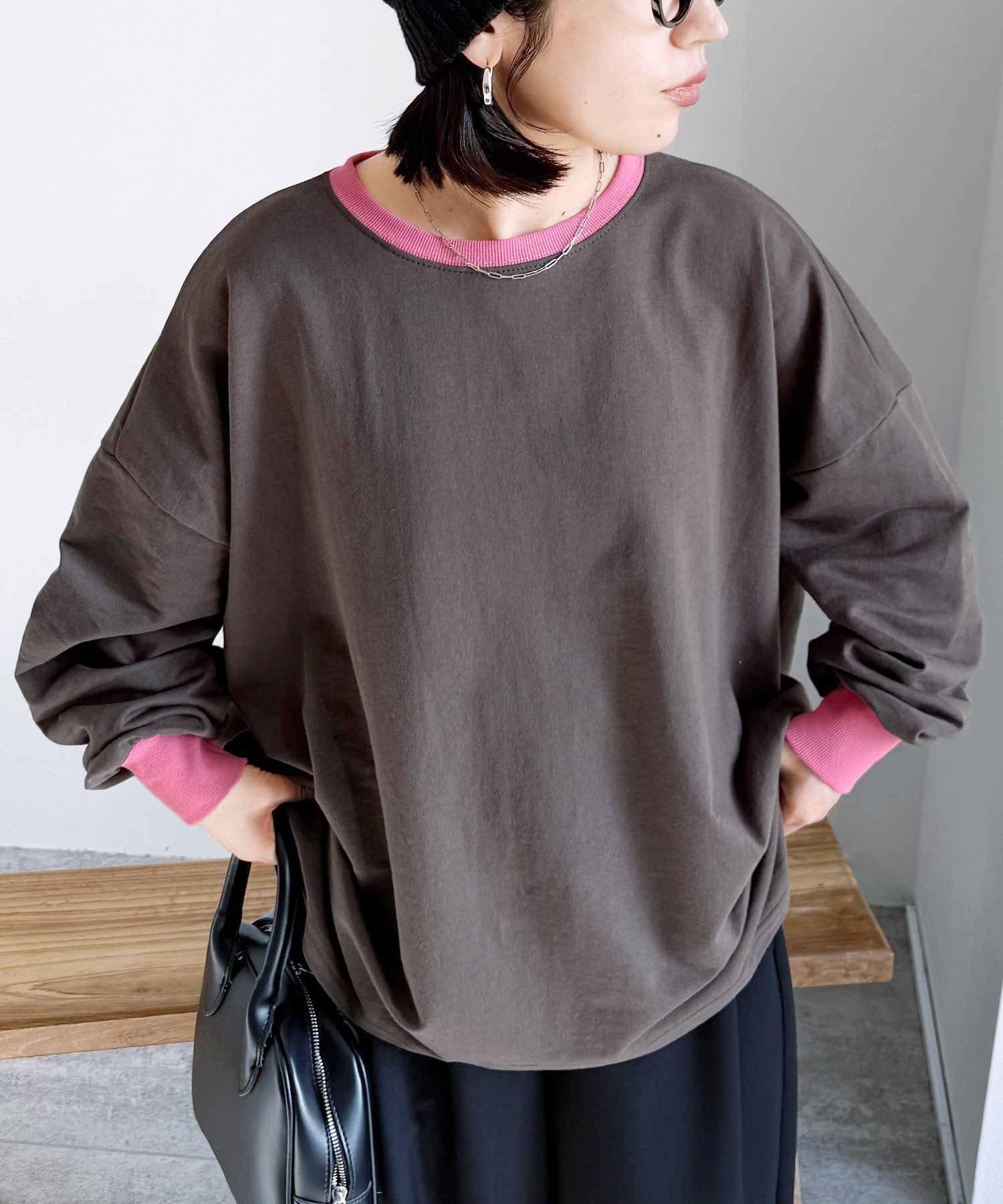【ゆるっと着られて楽ちん♪】ビッグプルオーバー（配色：チャコール×ピンク）/ R21149-v チャコール×ピンク(リブ)