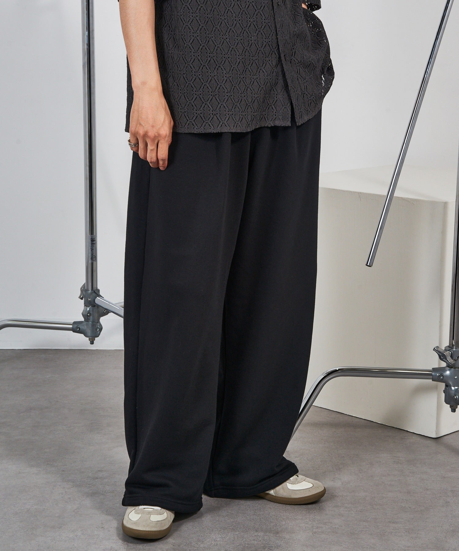 マガジンデモードコンタクト MAGASIN DE MODE CONTACT ダブルタック極太スエットパンツ （ブラック） ブラック