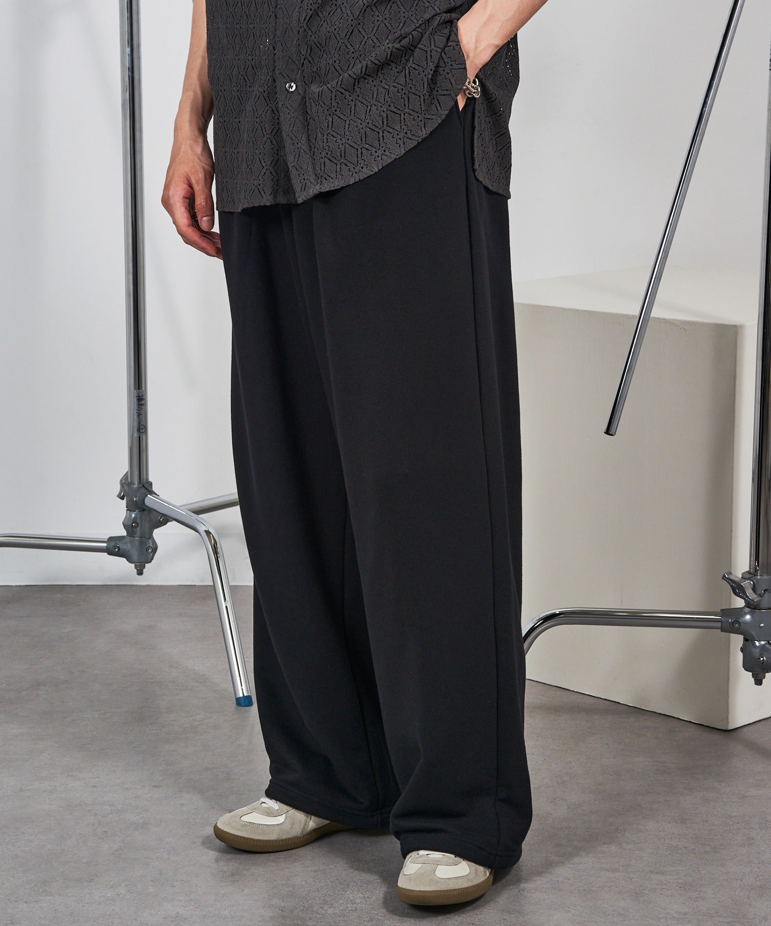 マガジンデモードコンタクト MAGASIN DE MODE CONTACT ダブルタック極太スエットパンツ （ブラック） ブラック