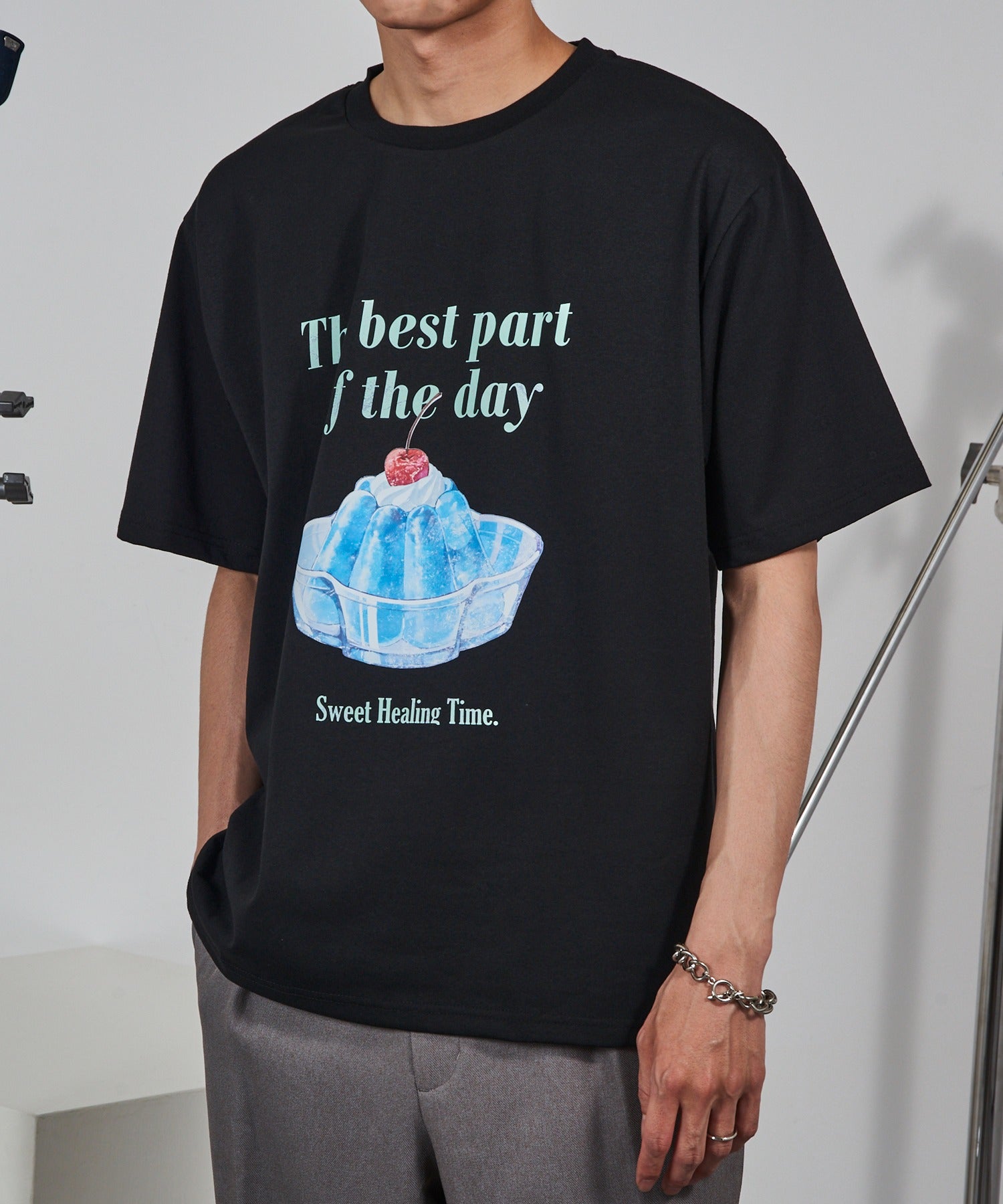マガジンデモードコンタクト MAGASIN DE MODE CONTACT レトロイラストプリントTシャツ （ブラック系その他3） ブラック系その他3
