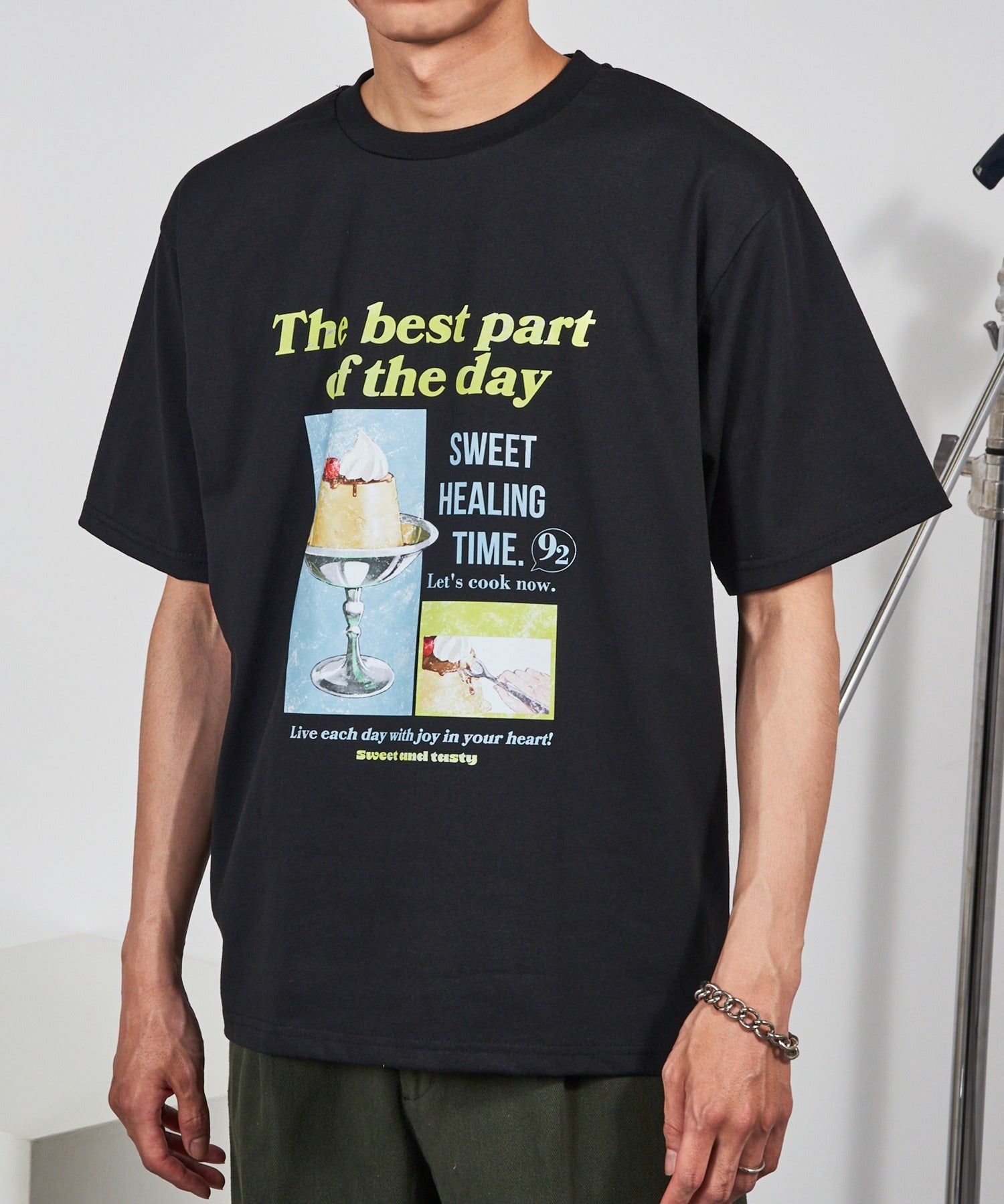 マガジンデモードコンタクト MAGASIN DE MODE CONTACT レトロイラストプリントTシャツ （ブラック系その他2） ブラック系その他2