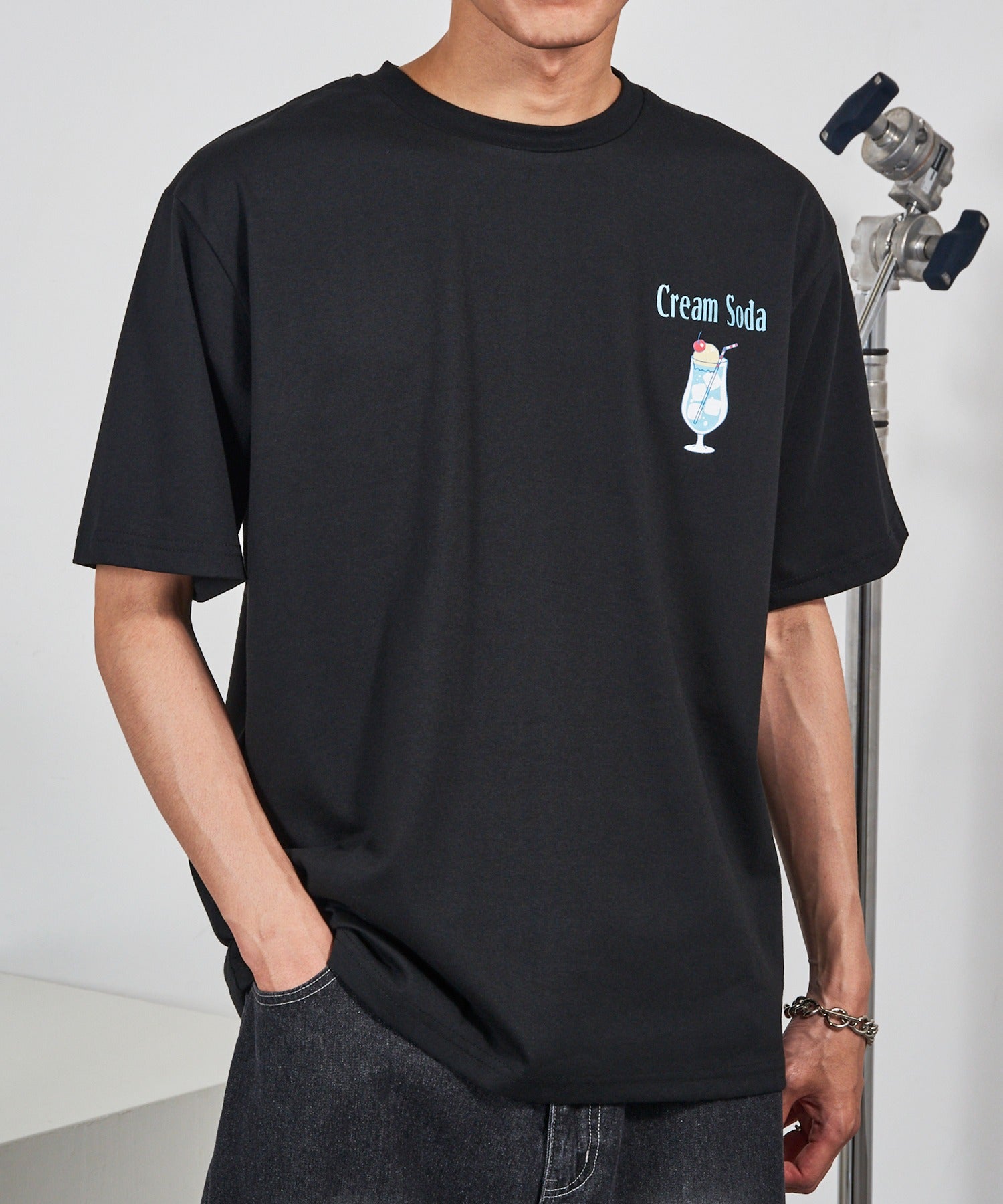 マガジンデモードコンタクト MAGASIN DE MODE CONTACT レトロイラストプリントTシャツ （ブラック系1） ブラック系1