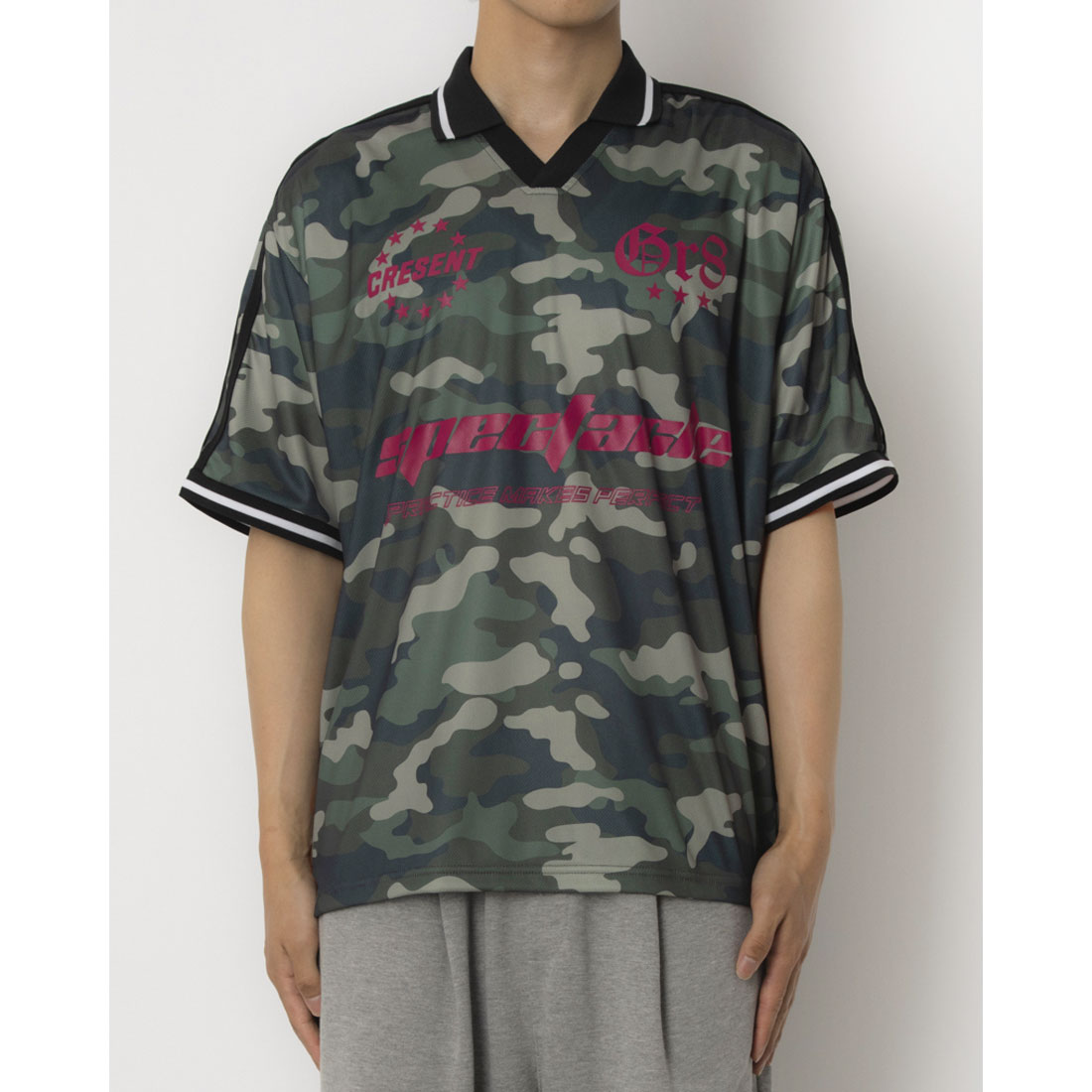 マガジンデモードコンタクト MAGASIN DE MODE CONTACT 総柄サッカーデザインTシャツ （カーキ） カーキ