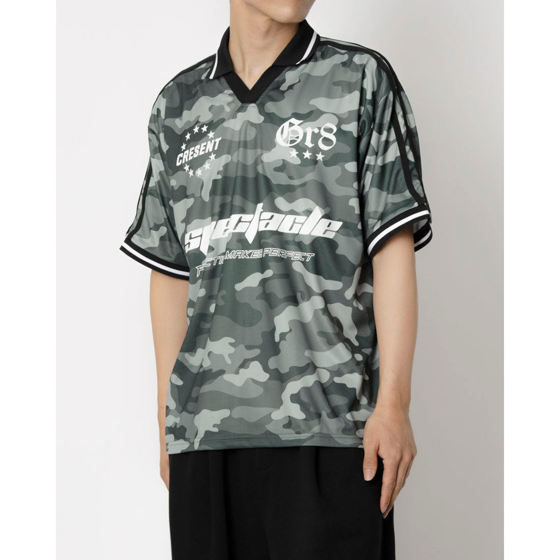マガジンデモードコンタクト MAGASIN DE MODE CONTACT 総柄サッカーデザインTシャツ （チャコールグレー） チャコールグレー