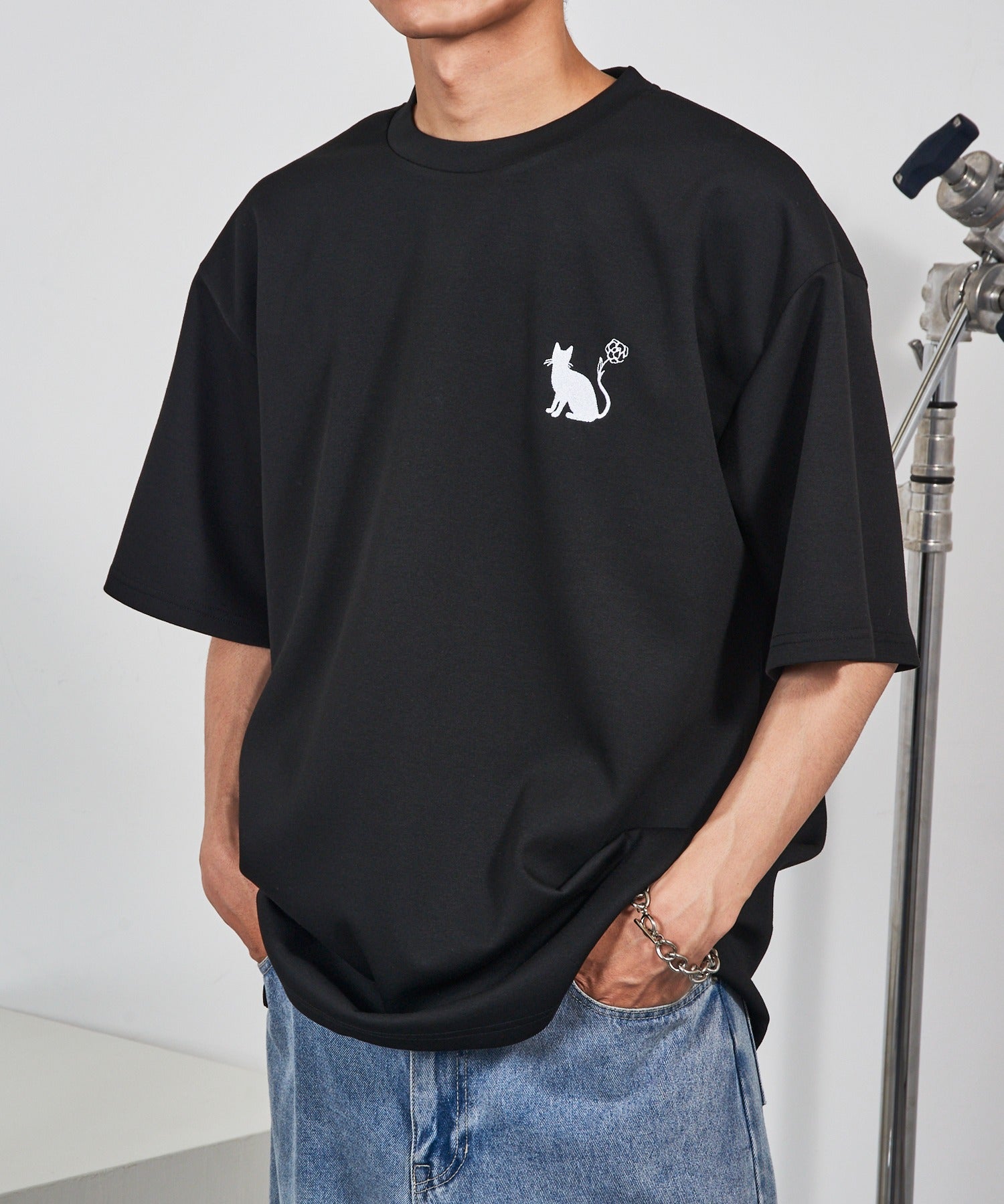 マガジンデモードコンタクト MAGASIN DE MODE CONTACT flower cat 刺繍 ポンチ Tシャツ （ブラック） ブラック