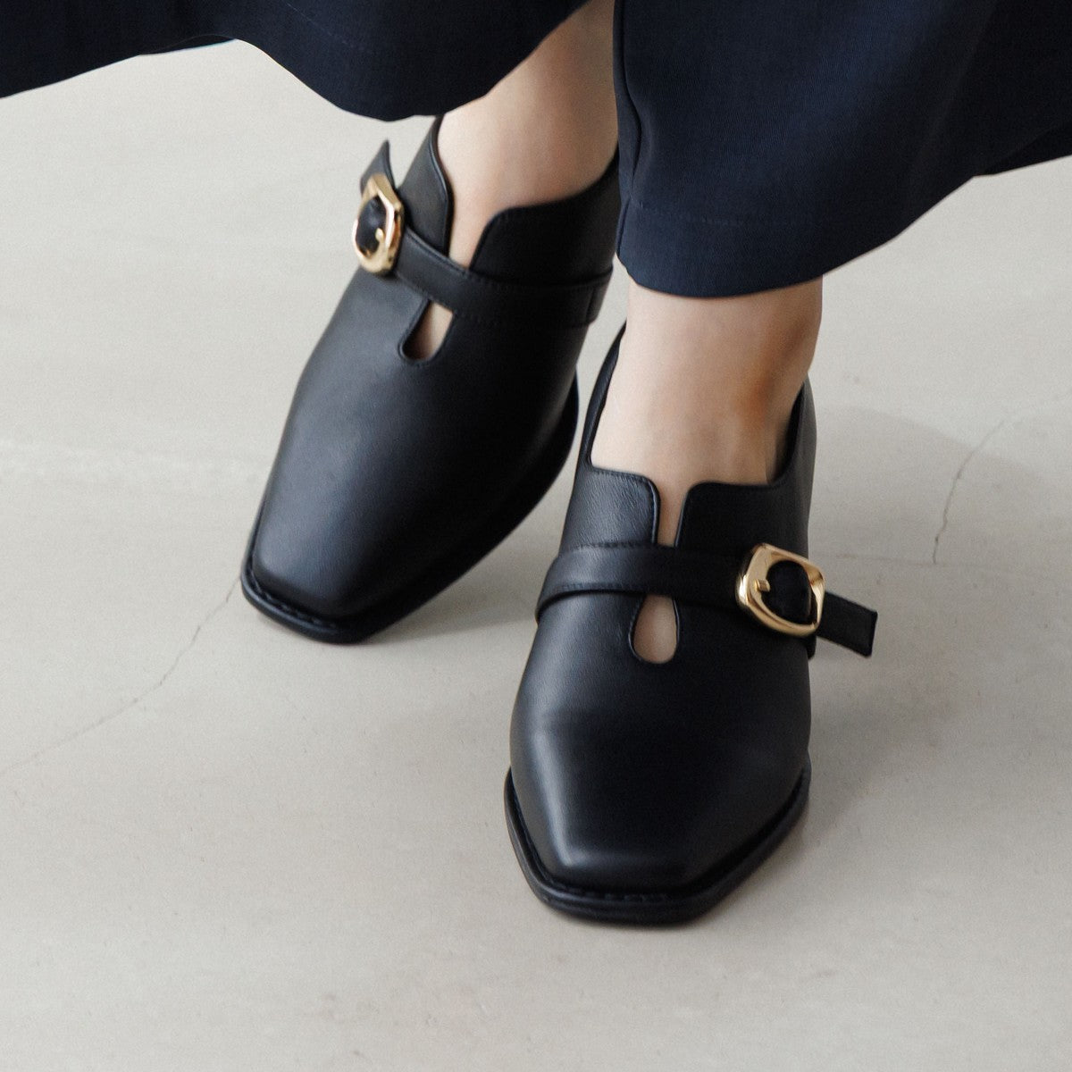 ヒミコ 卑弥呼 ベルトモチーフパンプス/651329 （ブラック） ブラック