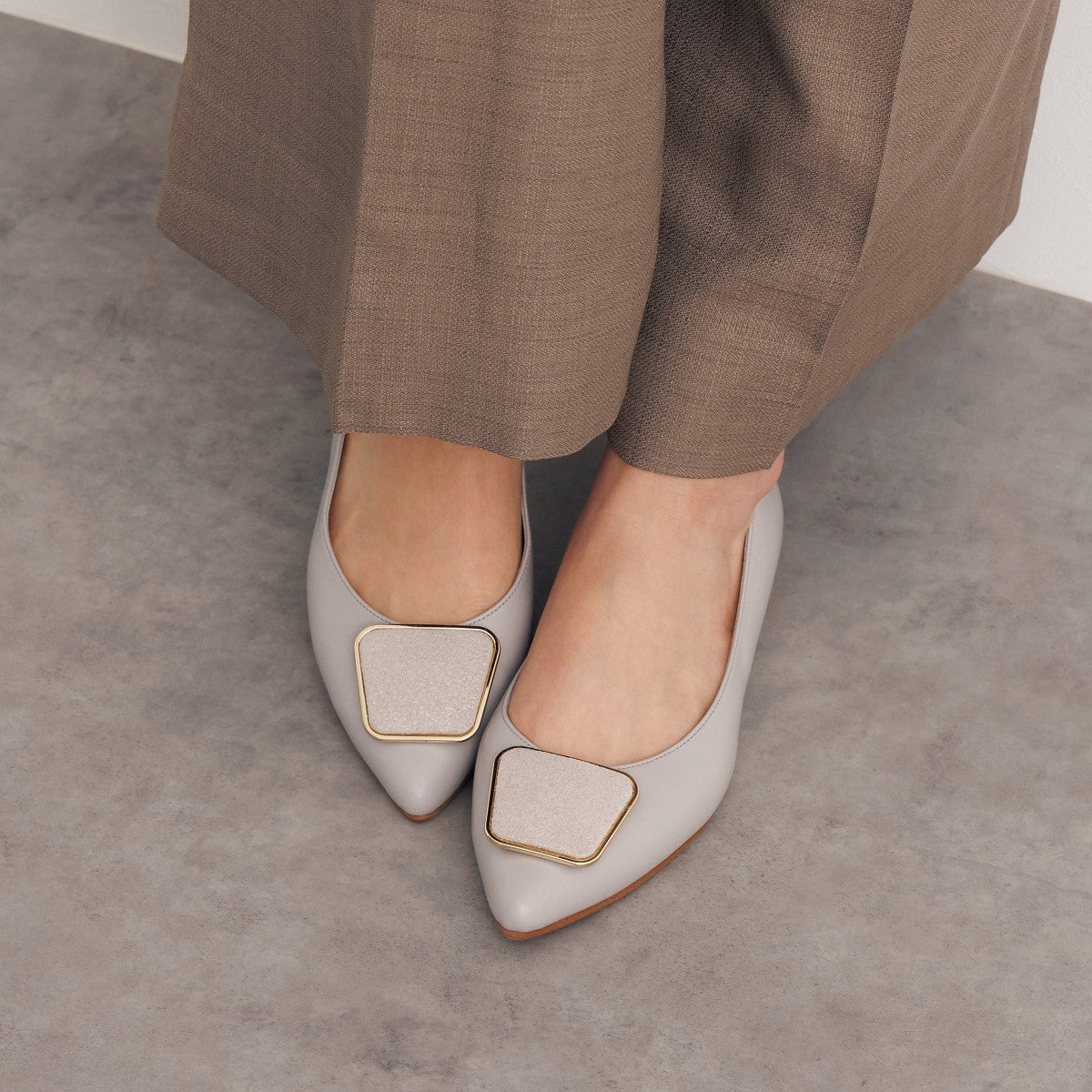 ヒミコ 卑弥呼 スクエアバックルフラットパンプス/641102