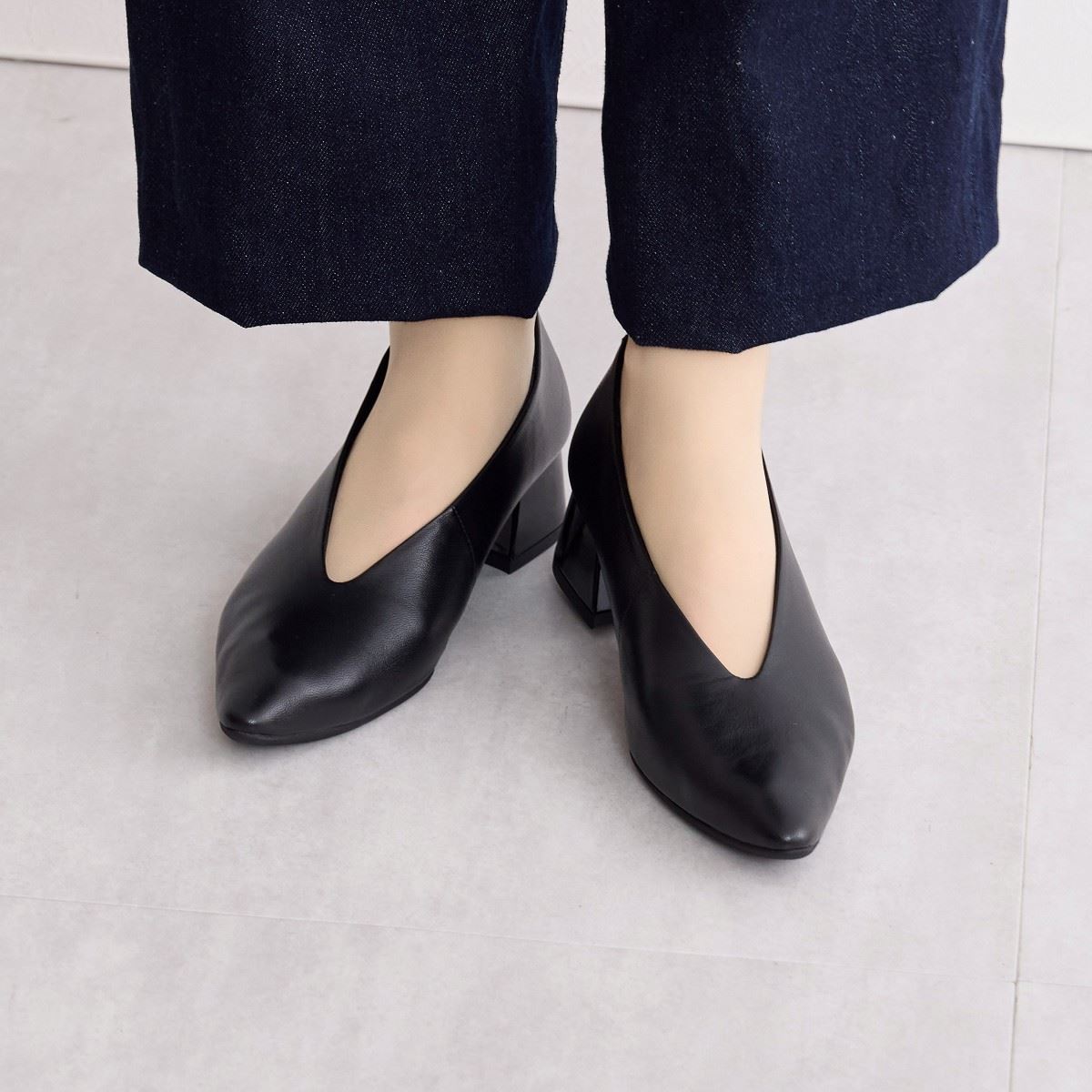 ヒミコ 卑弥呼 Vカットブロックヒールパンプス/641309