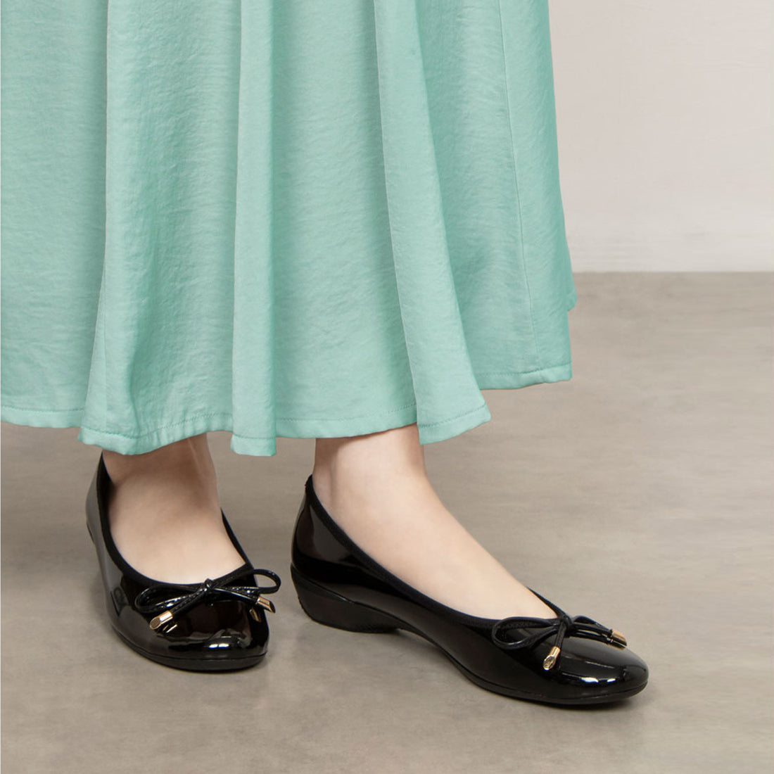ヒラリドットトーキョウ hirari.tokyo 全天候エナメルフラットシューズ