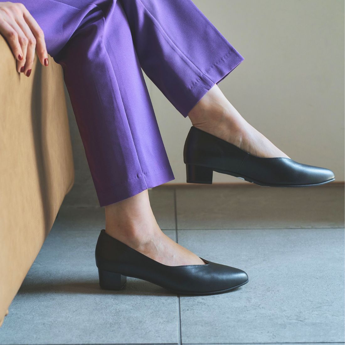 HIPS Soft V-cut leather pumps