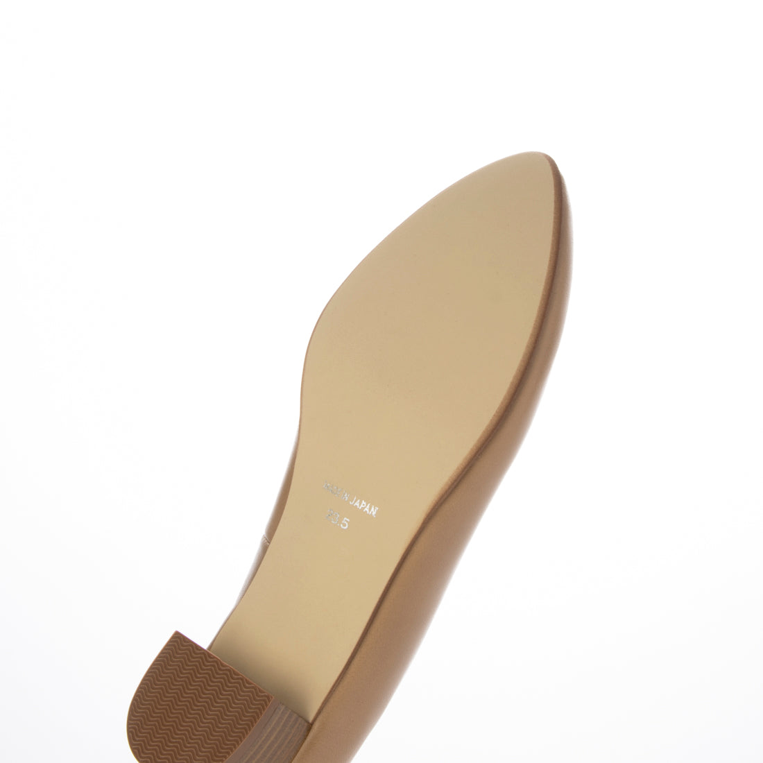 HIPS Soft V-cut leather pumps