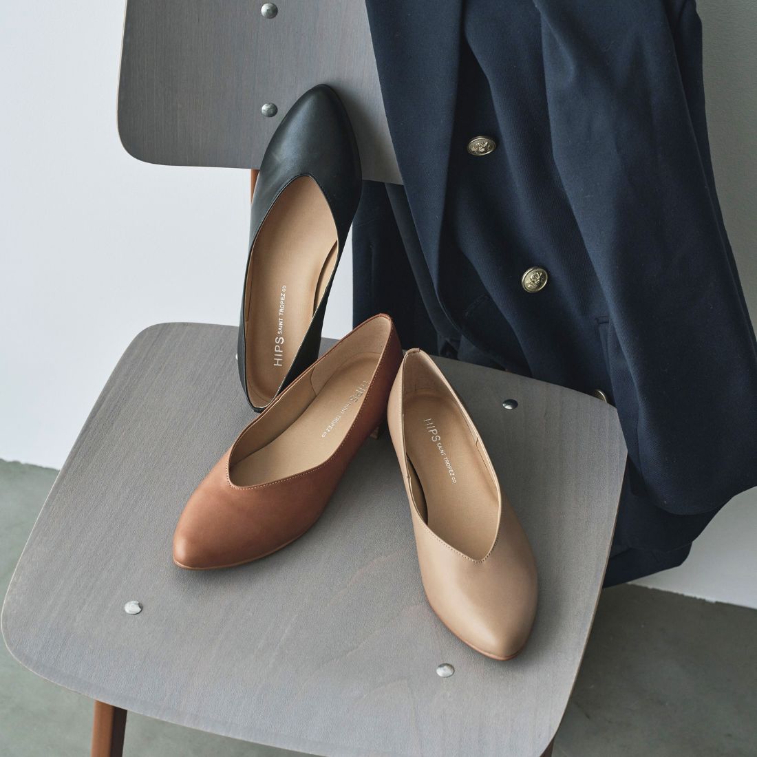 HIPS Soft V-cut leather pumps