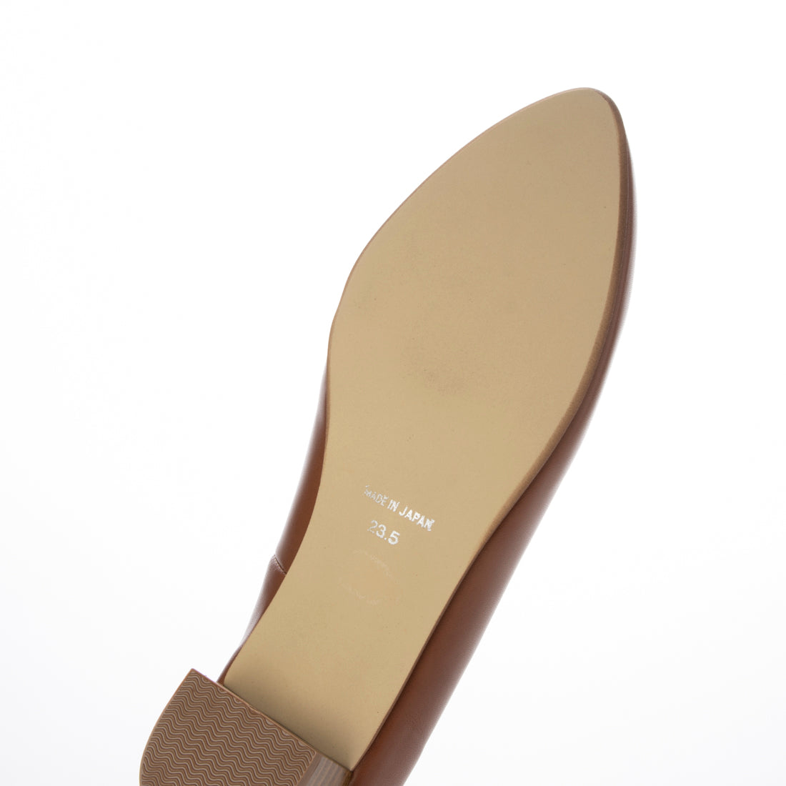 HIPS Soft V-cut leather pumps