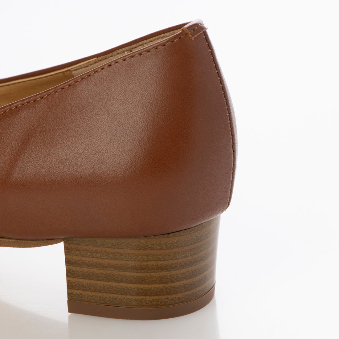 HIPS Soft V-cut leather pumps