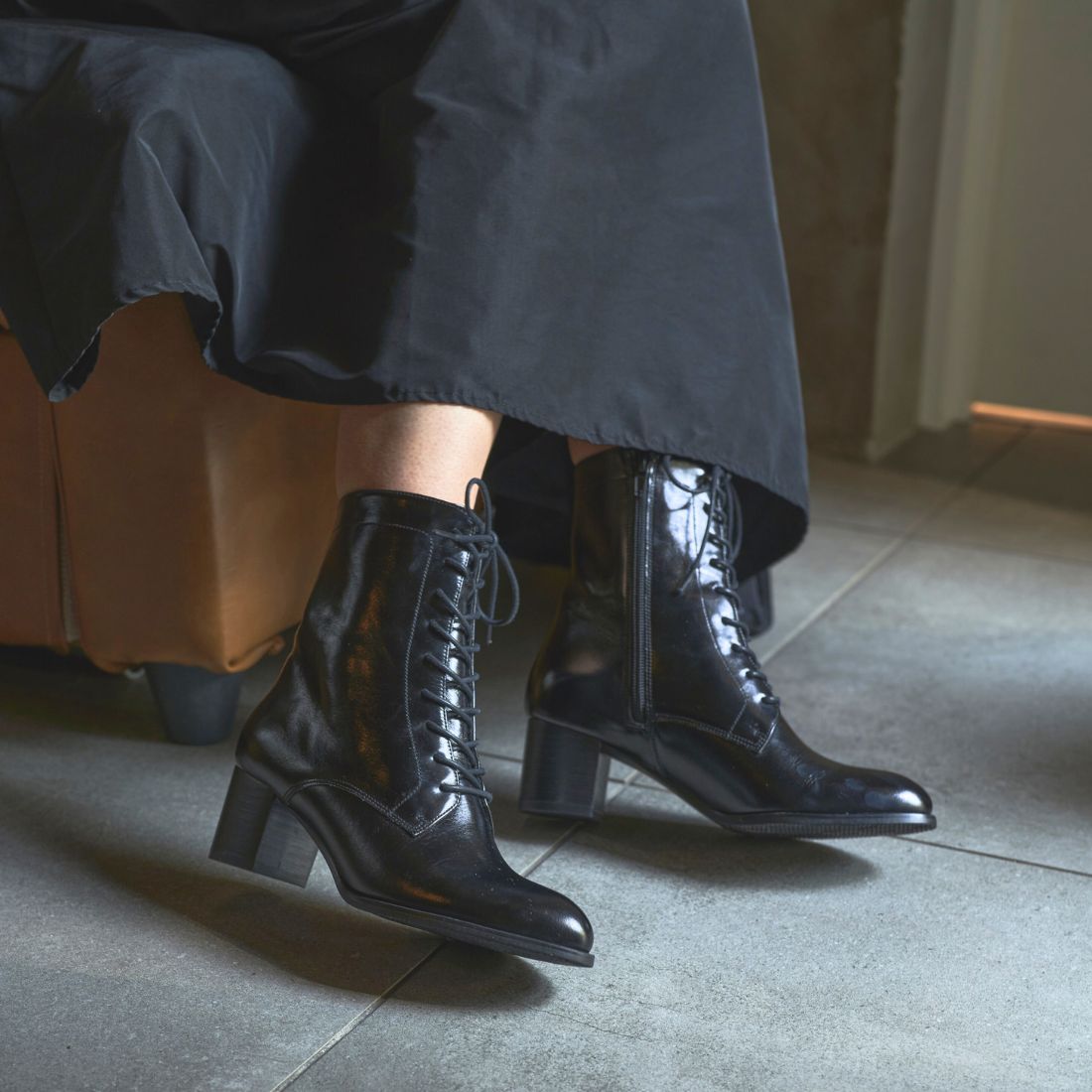 HIPS lace-up short boots