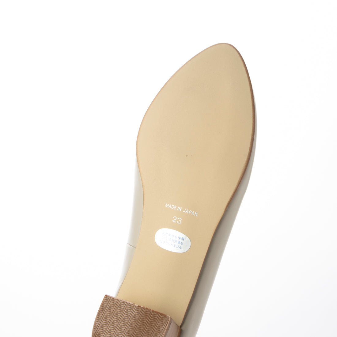 HIPS Soft V-cut leather pumps