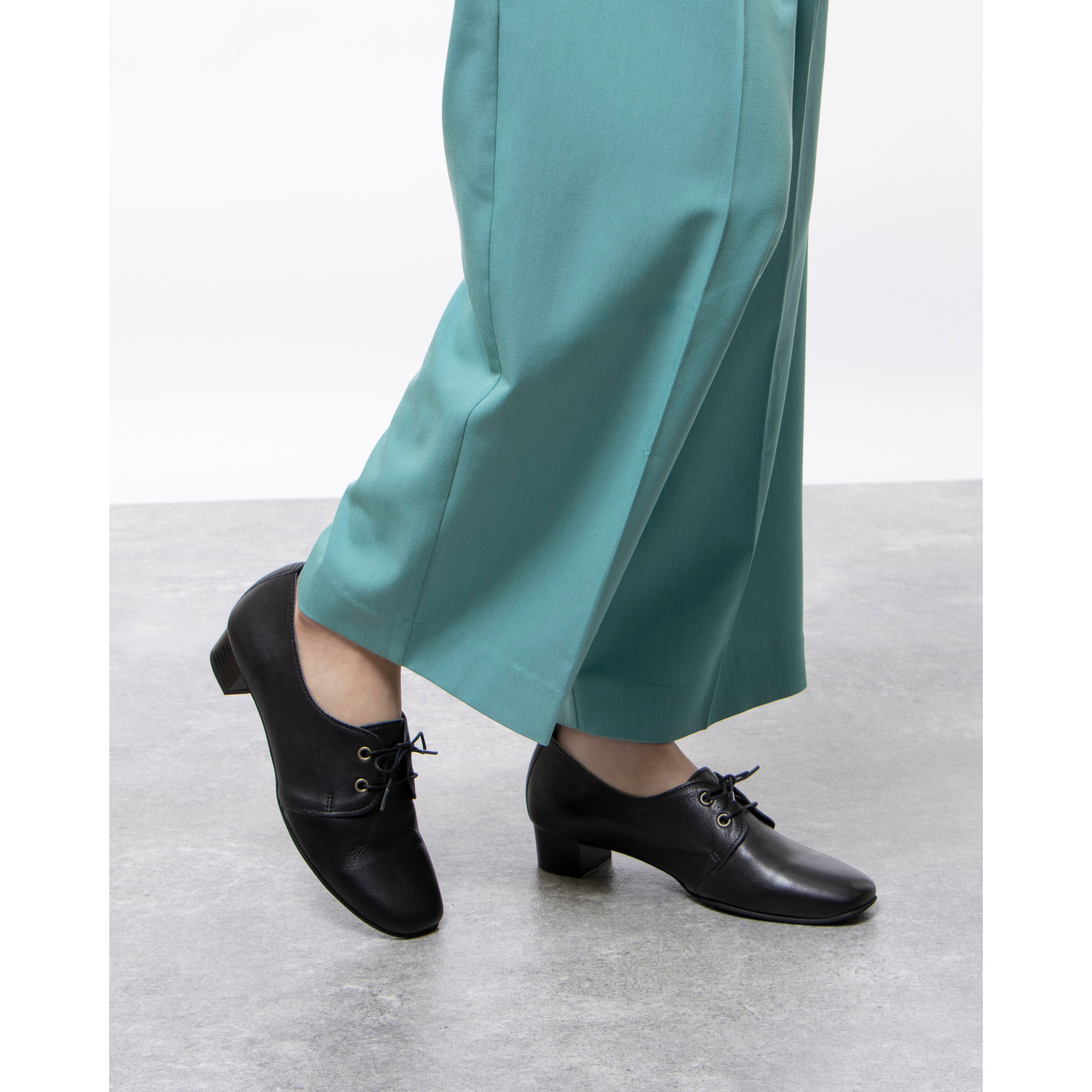 HIPS lace-up shoes