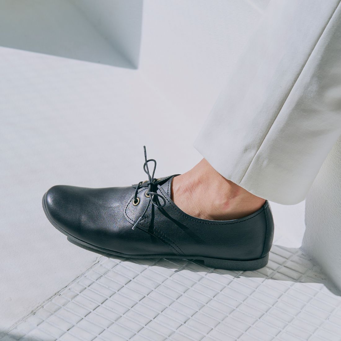 HIPS Lace-Up Leather Flat Shoes