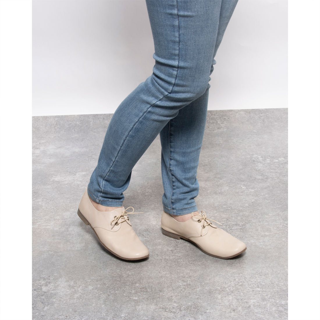 HIPS Lace-Up Leather Flat Shoes