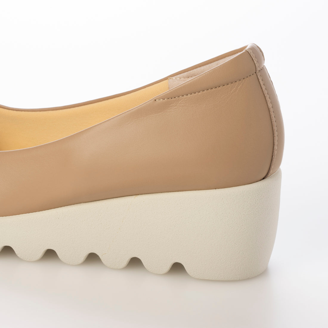HILLS AVENUE Plain Wave Sole Limited