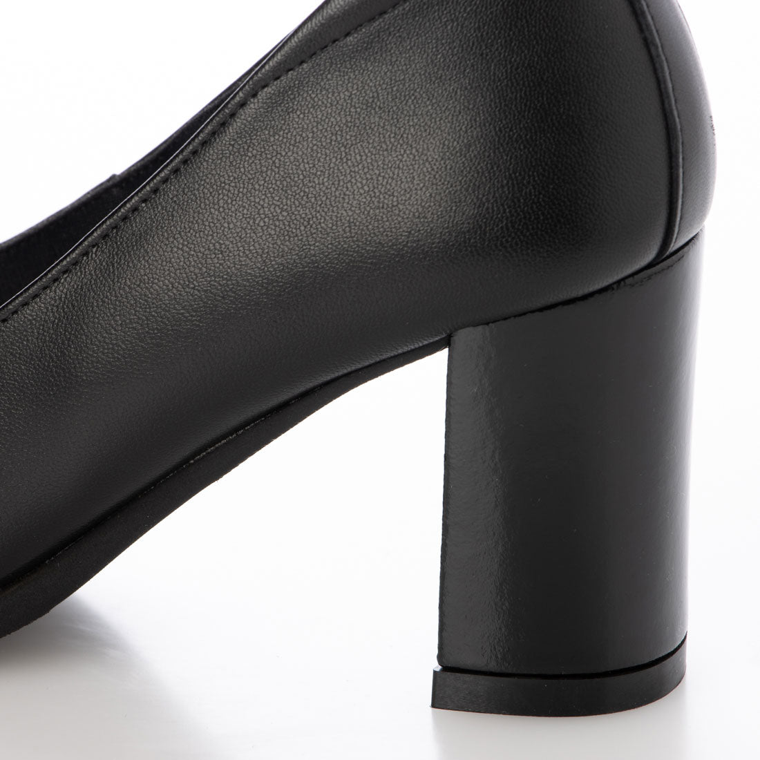 HILLS AVENUE Triangle Motif Pumps