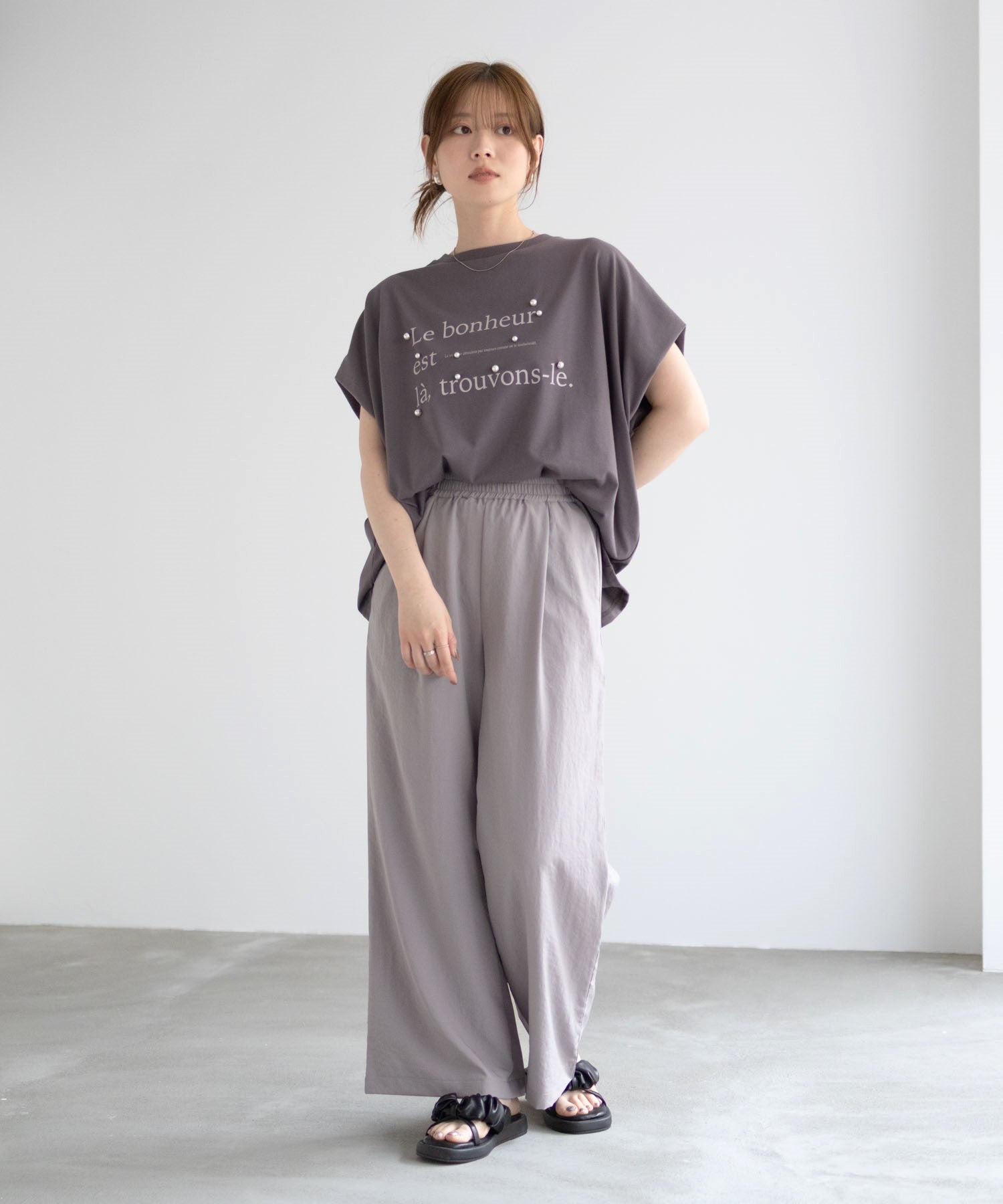 ハッシュアッシュ HusHusH パール使いプリントドルマンTシャツ （ベージュ） ベージュ