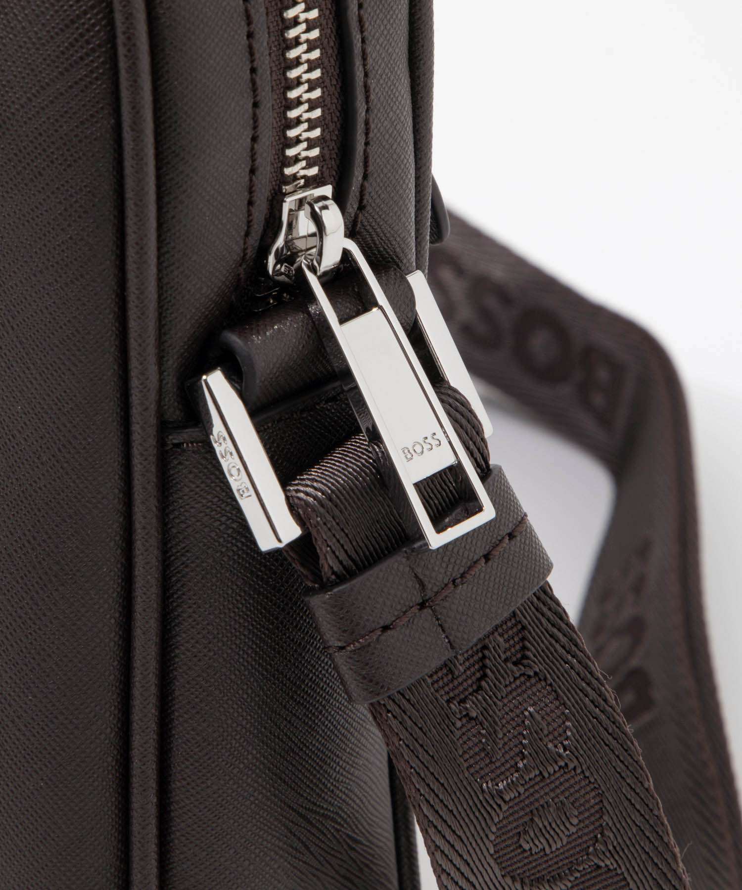 ヒューゴボス HUGO BOSS ヒューゴボス HUGO BOSS Zair NS zip reporter bag ジップ レポーターバッグ 50483566 ショルダーバッグ ロゴ メンズ （DARK BROWN(203)） DARK BROWN(203)