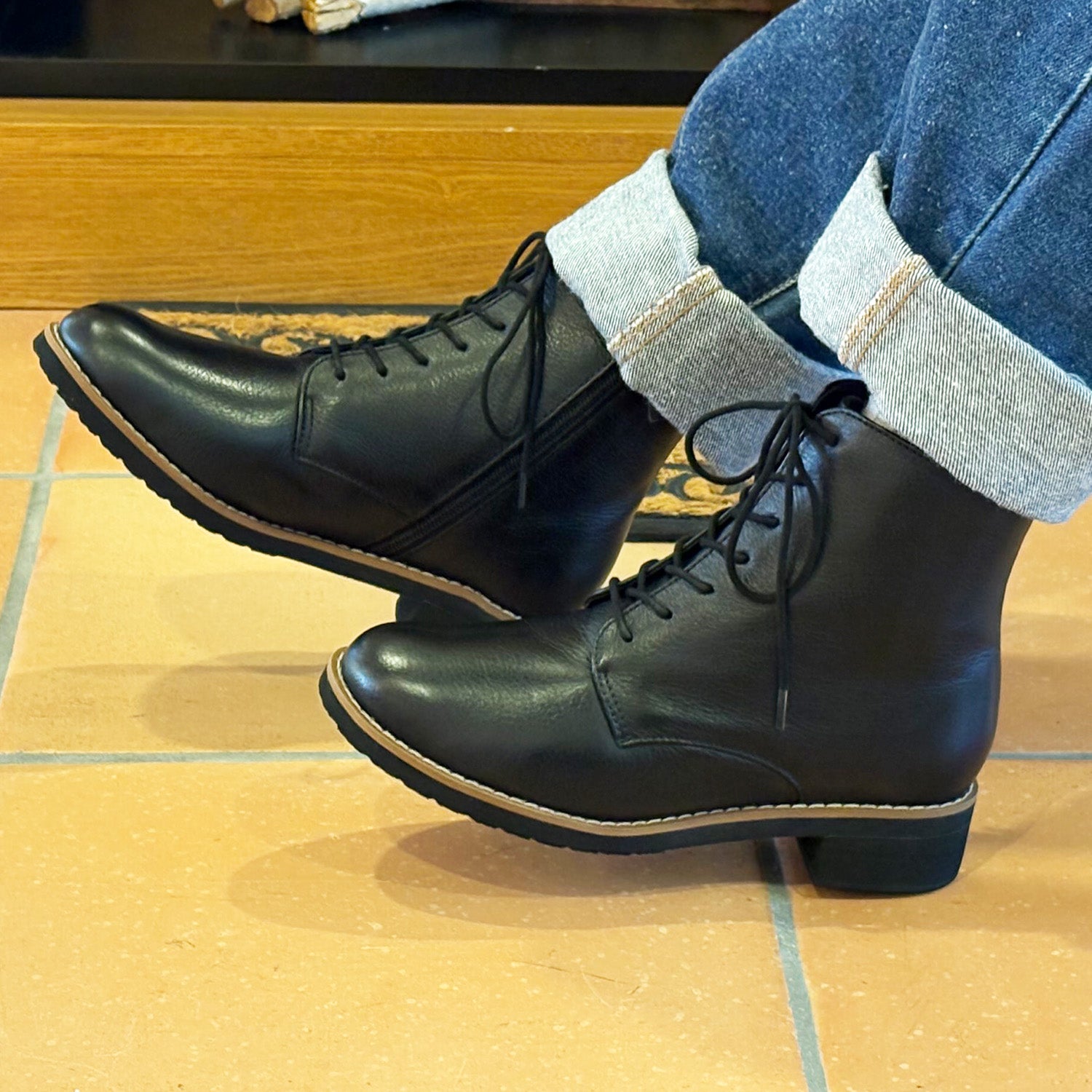 HUSKY 【Genuine Leather】 3.5cm Heel Almond Toe Lace-Up Boots