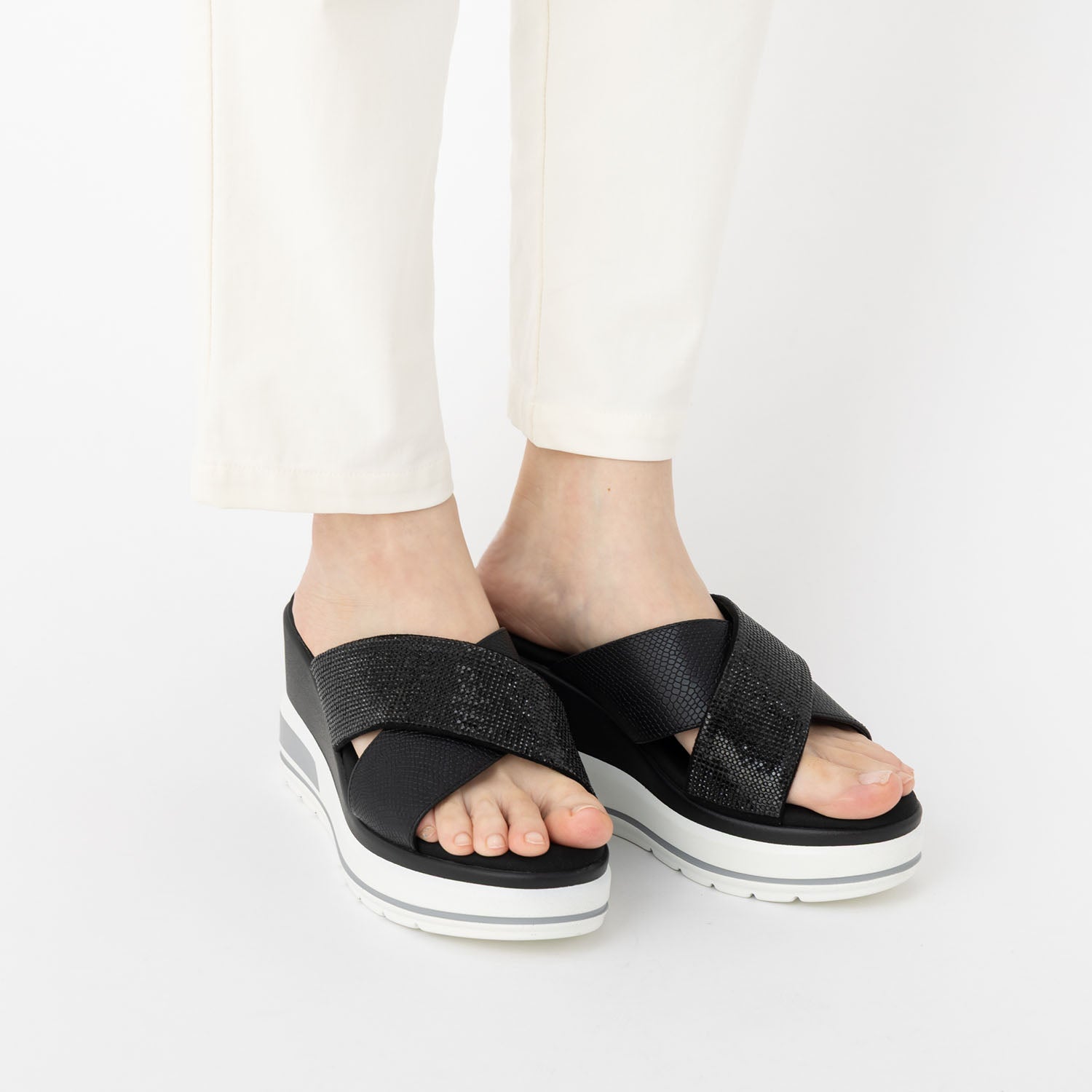ハスキー HUSKY kitson キラキラ クロスベルト 厚底サンダル （BLACK） BLACK