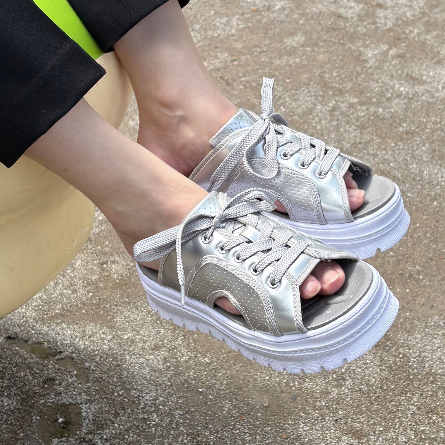 ハスキー HUSKY BOUQET オープントゥ レースアップ 厚底 サンダル （SILVER） SILVER