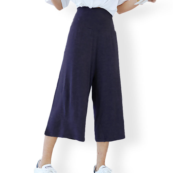 AIKA ica Thin, soft, stretchy material Cut and sewn 3/4 length gaucho pants Wide pants