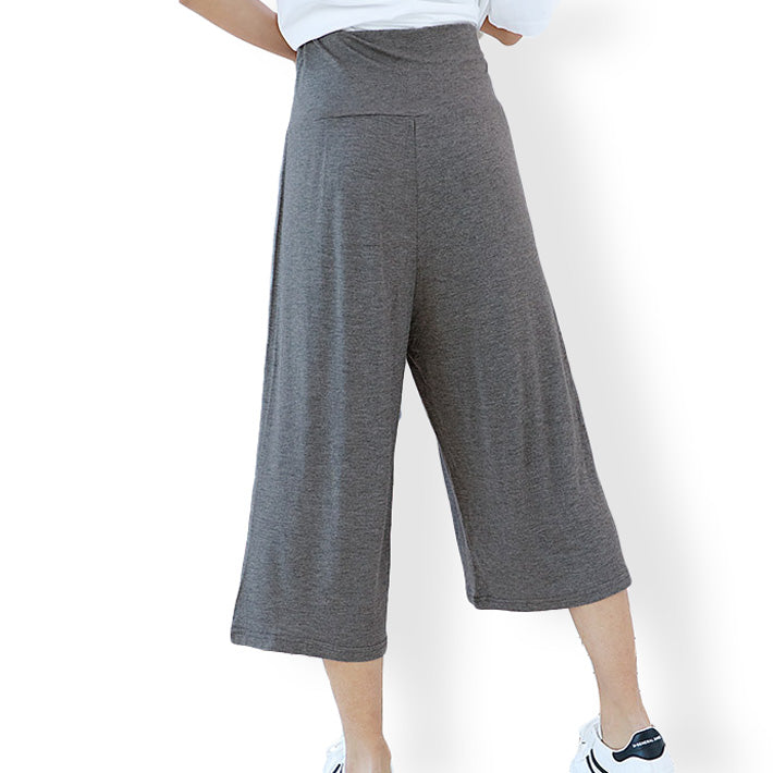 AIKA ica Thin, soft, stretchy material Cut and sewn 3/4 length gaucho pants Wide pants