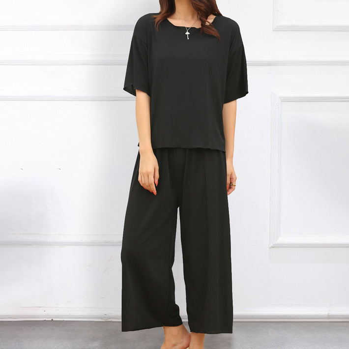 AIKA ica Highly stretchy thin ribbed cut and sew with mellow hem design Plain loose short sleeve T-shirt and 3/4 length wide pants Pajama top and bottom set