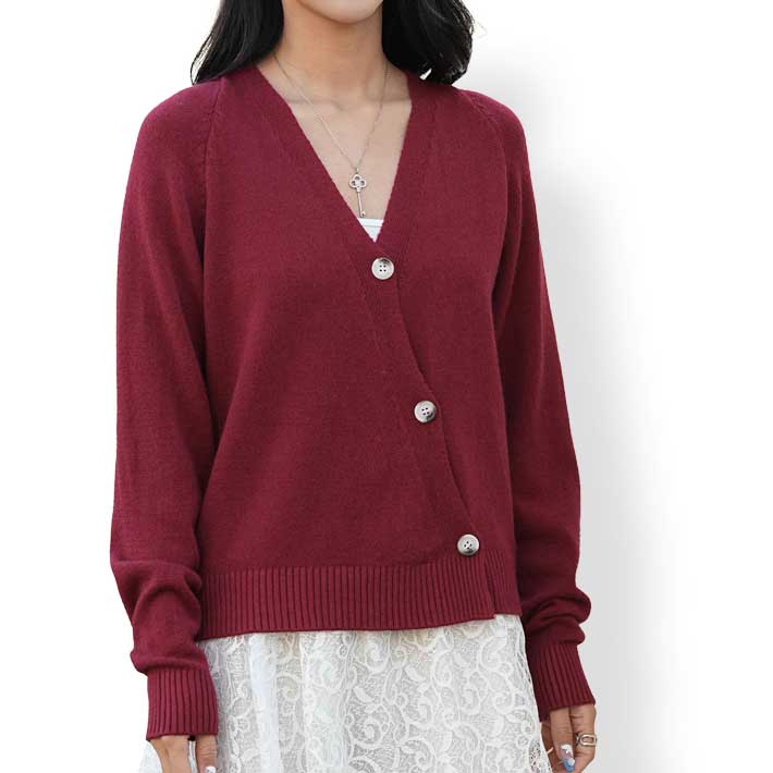 Aika Cashmere-like softness and excellent stretchability Short length Diagonal button Long sleeve Knit cardigan