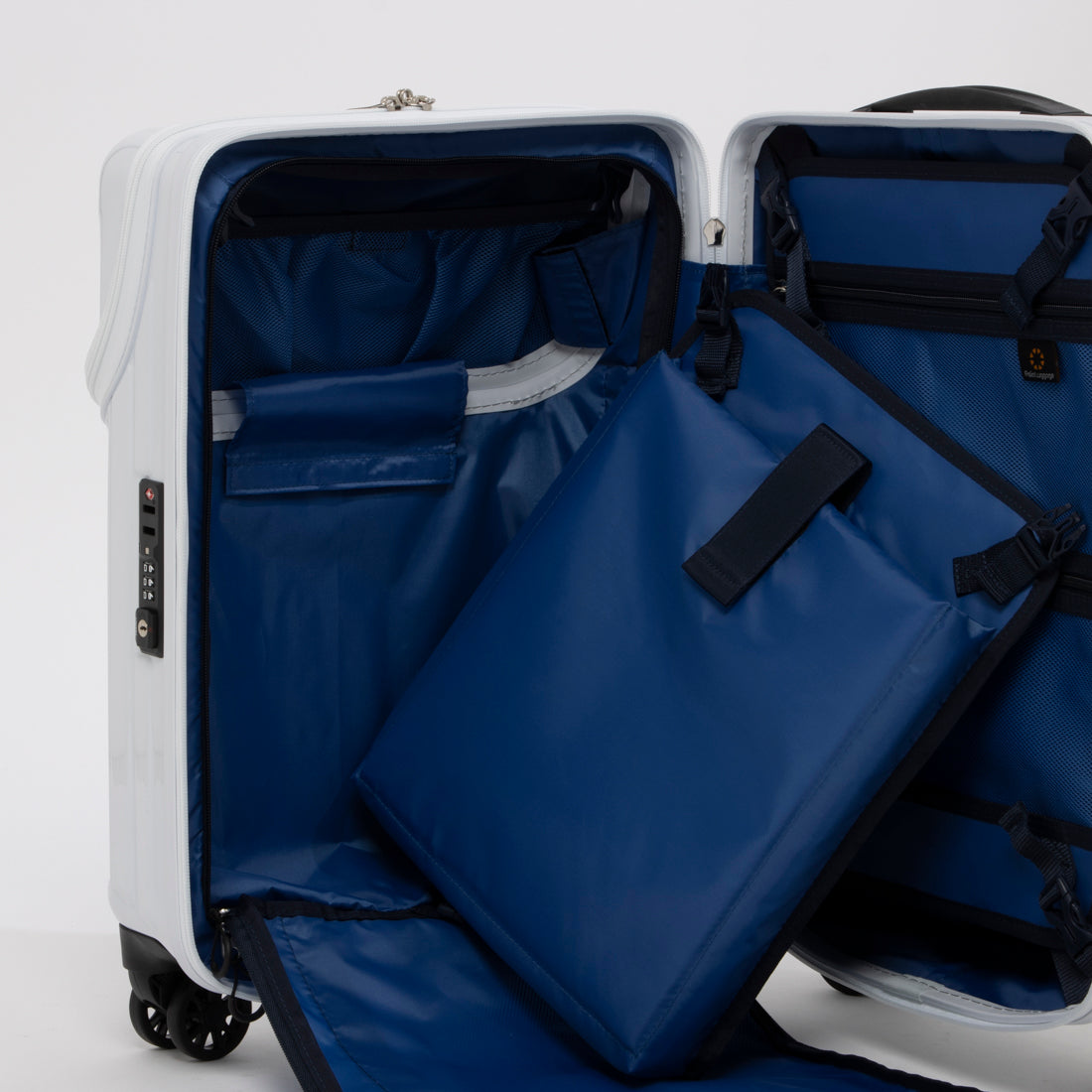 アジア・ラゲージ Asia Luggage トップオープン / 高純度ポリカーボネイト100% / 2way式TSAロック搭載 / 15インチPC収納可能/軽量/機内持ち込みサイズ ALI-6000TP-18 [2?3泊] 37L （ホワイト） ホワイト
