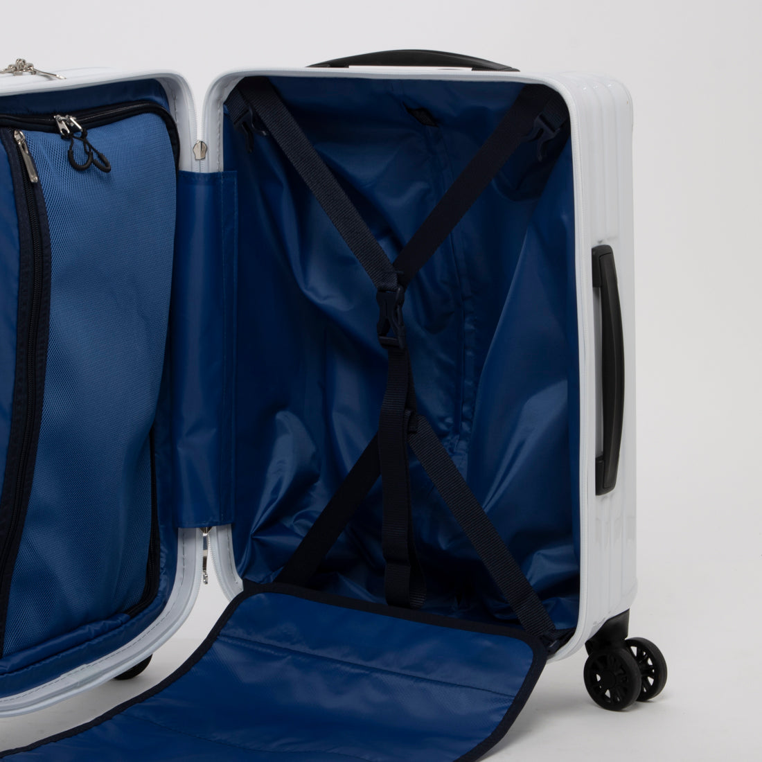 アジア・ラゲージ Asia Luggage トップオープン / 高純度ポリカーボネイト100% / 2way式TSAロック搭載 / 15インチPC収納可能/軽量/機内持ち込みサイズ ALI-6000TP-18 [2?3泊] 37L （ホワイト） ホワイト