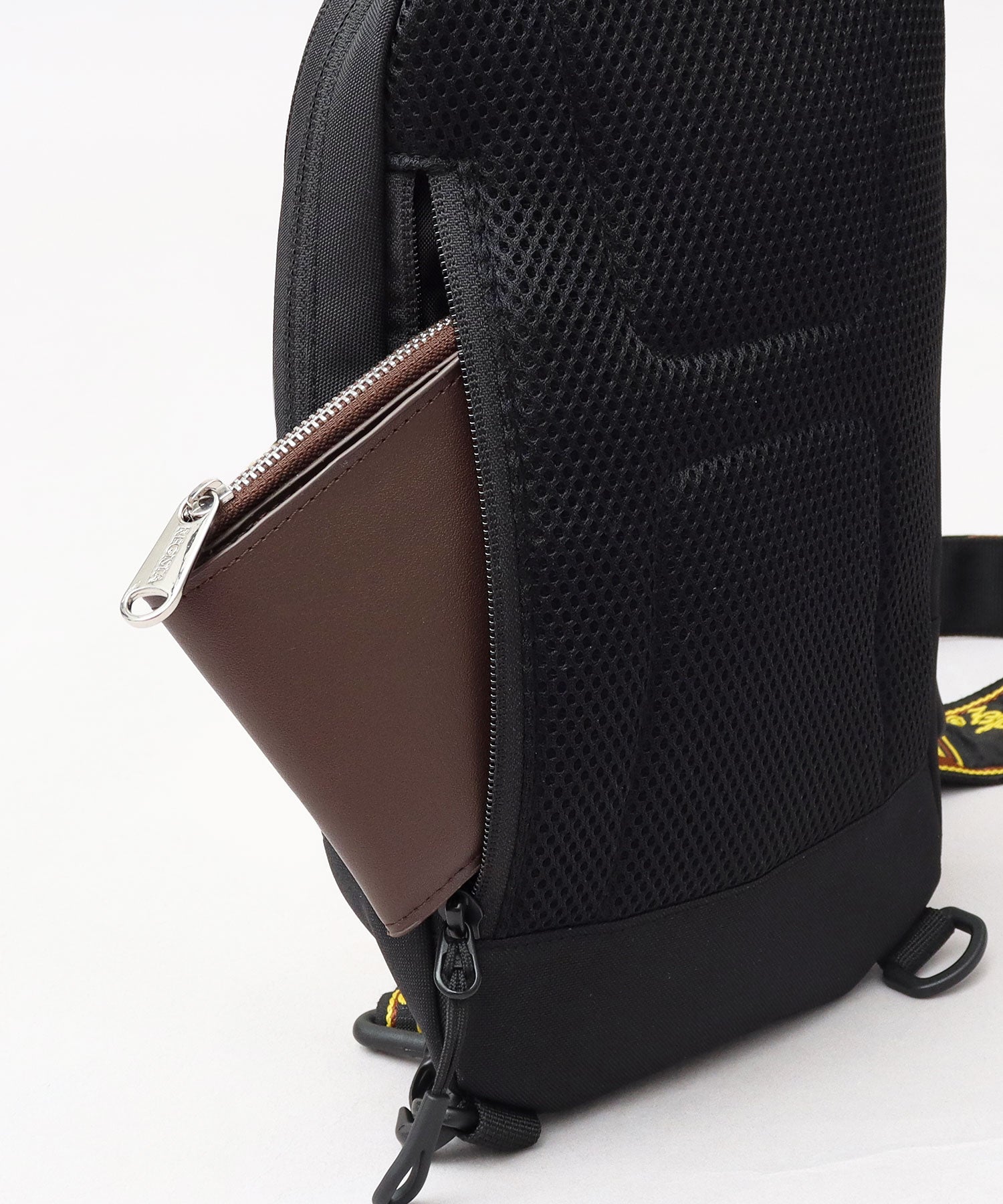 フェンダー FENDER ボディバッグ ワンショルダー バッグ シンプル 斜めがけ 肩がけ ショルダーバッグ コーデュラ （ブラック） ブラック