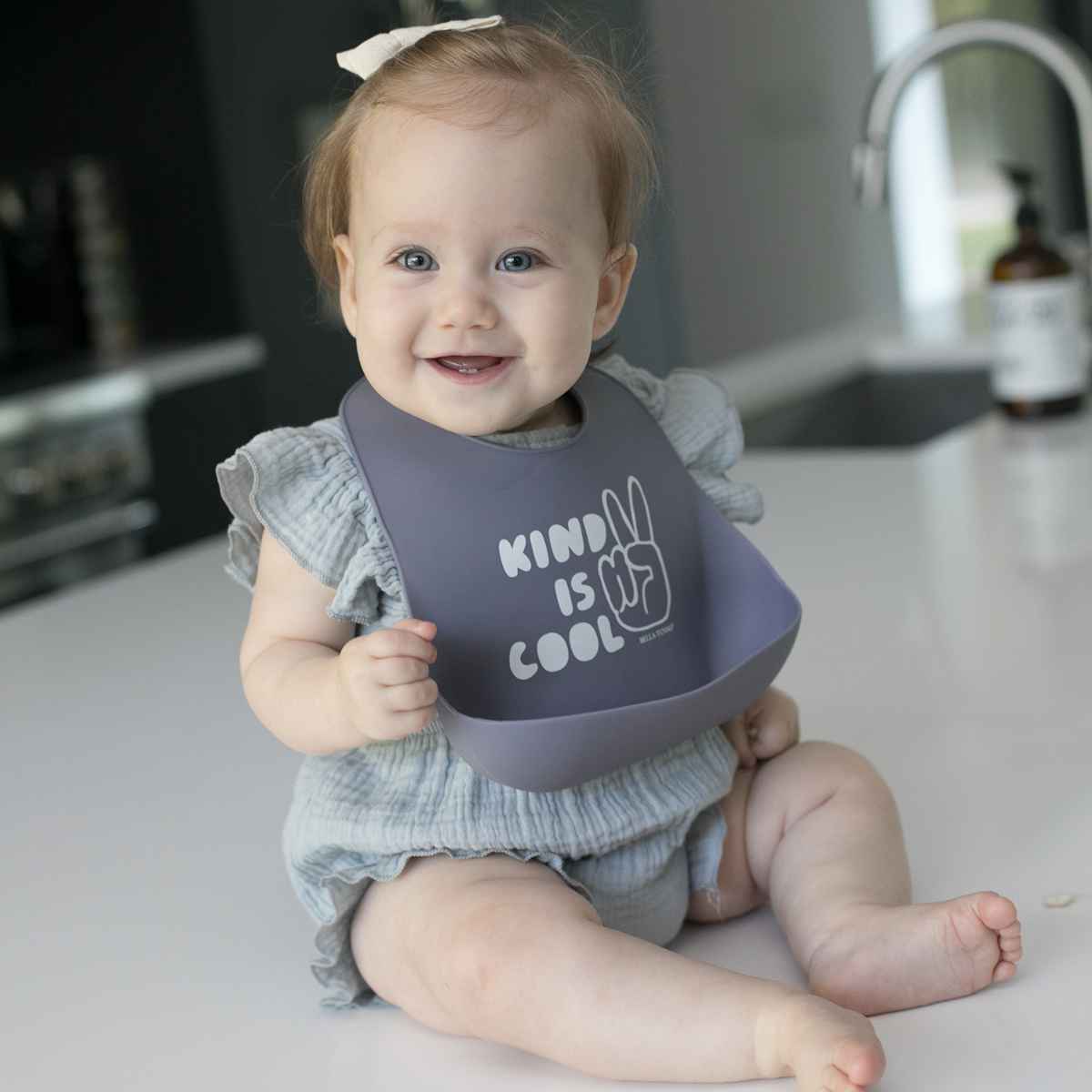 Bella Tunno Wonder Bib, silicone, for ages 6 months to 3 years [Non-returnable item]