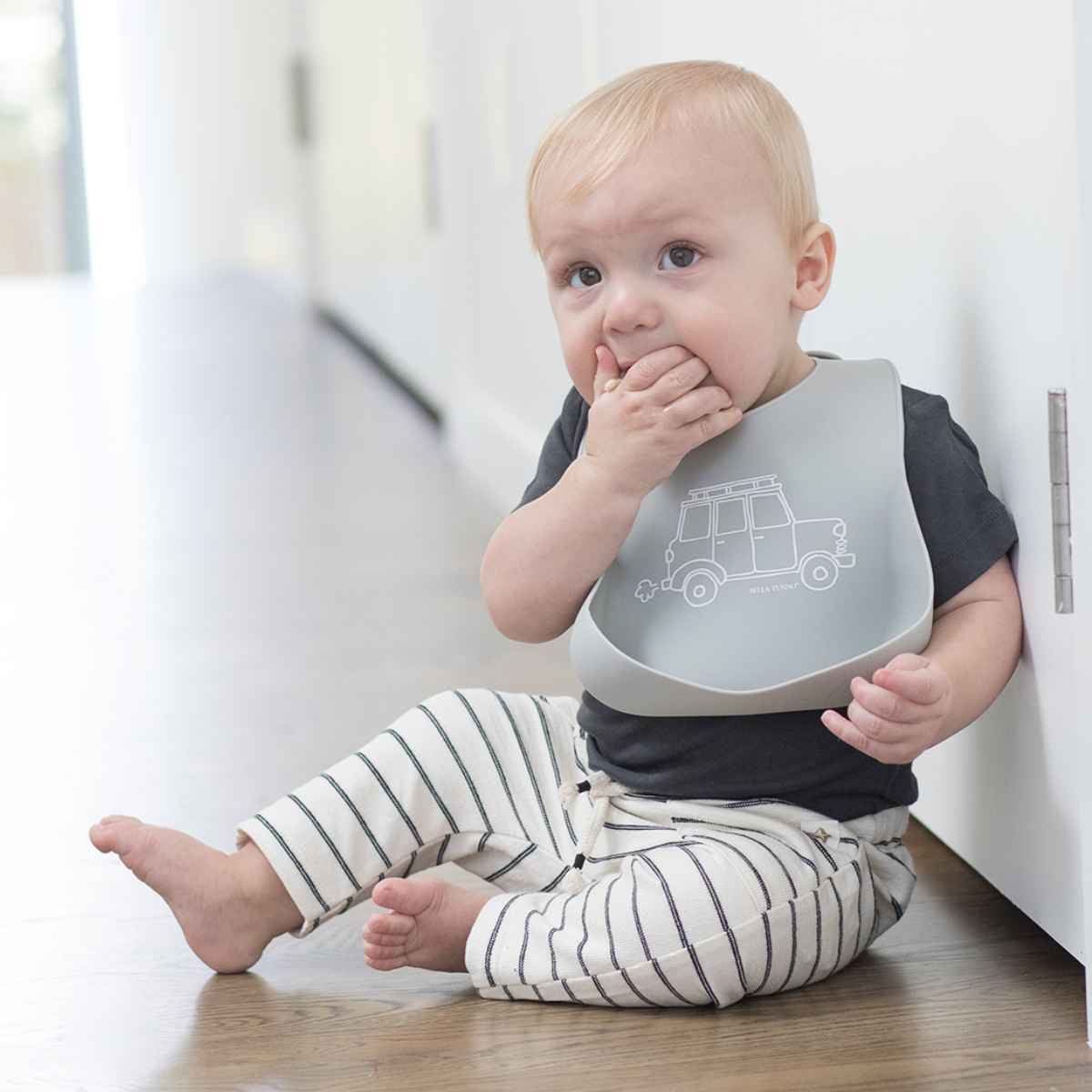 Bella Tunno Wonder Bib, silicone, for ages 6 months to 3 years [Non-returnable item]