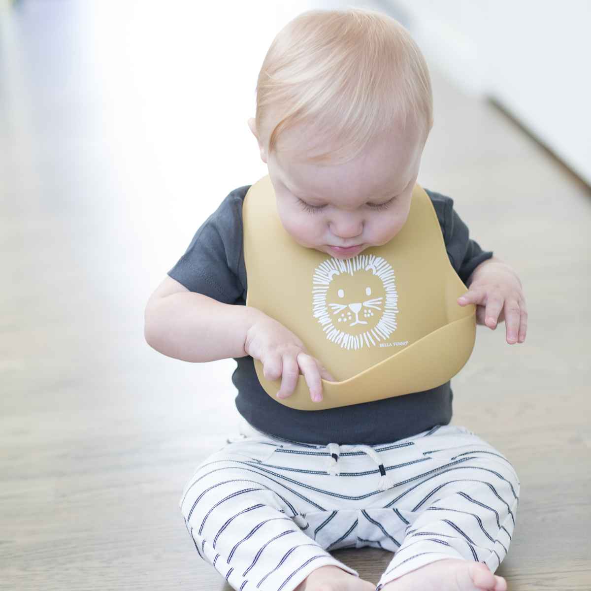Bella Tunno Wonder Bib, silicone, for ages 6 months to 3 years [Non-returnable item]