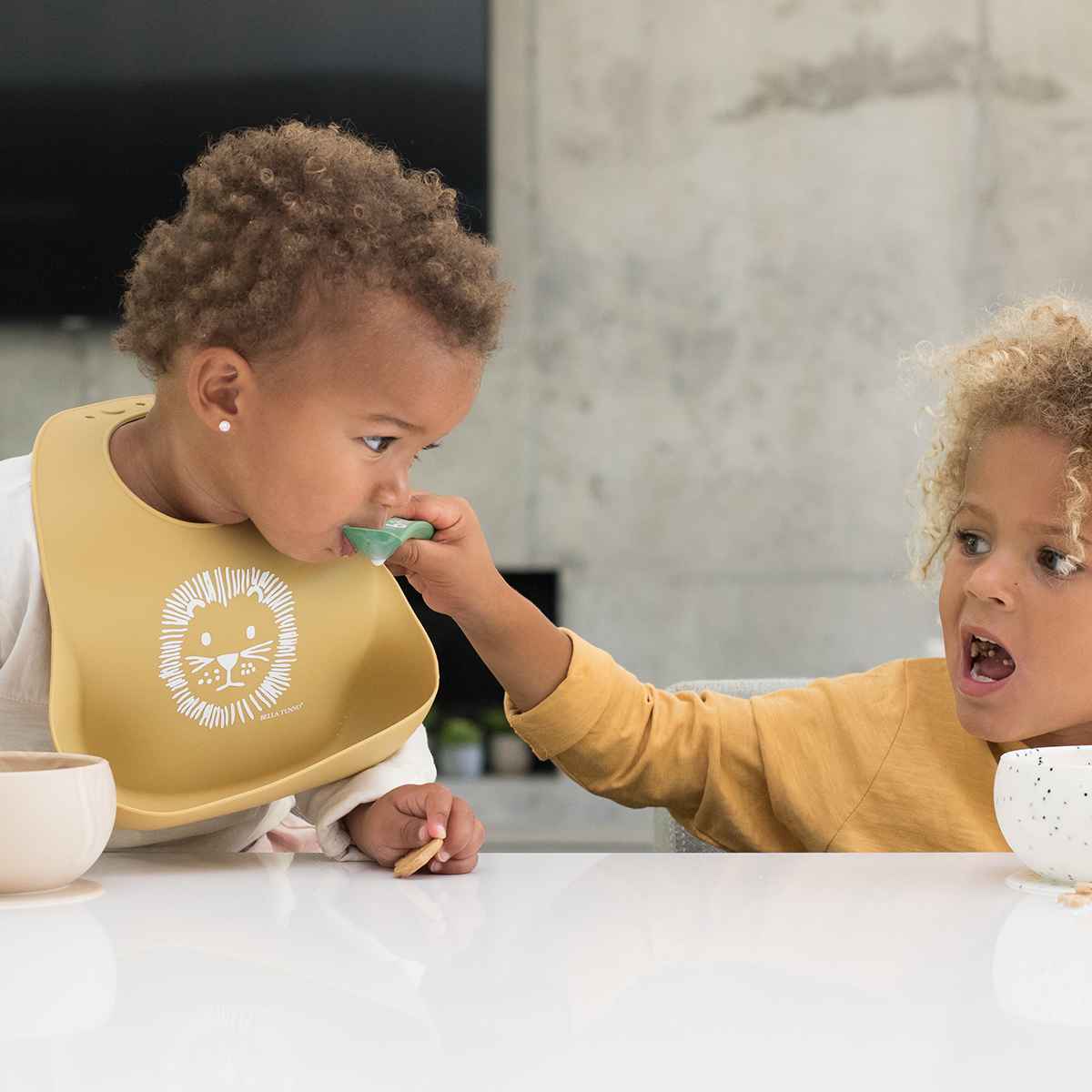 Bella Tunno Wonder Bib, silicone, for ages 6 months to 3 years [Non-returnable item]
