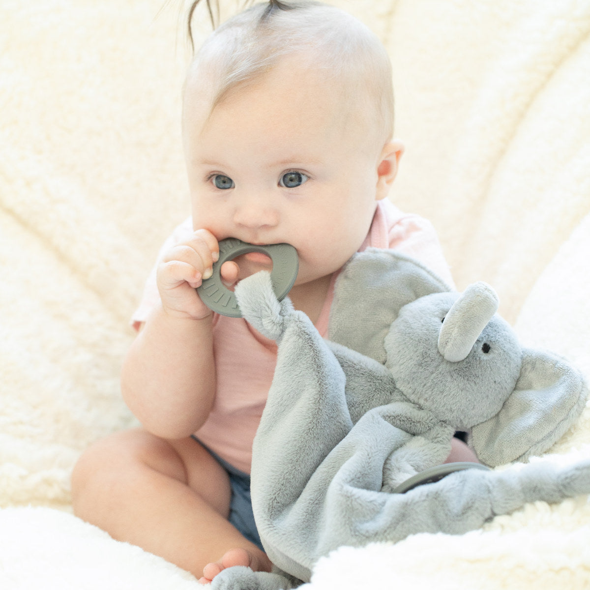 ベラトゥーノ BELLA TUNNO 歯固め Teether Buddy ぬいぐるみ ラトル