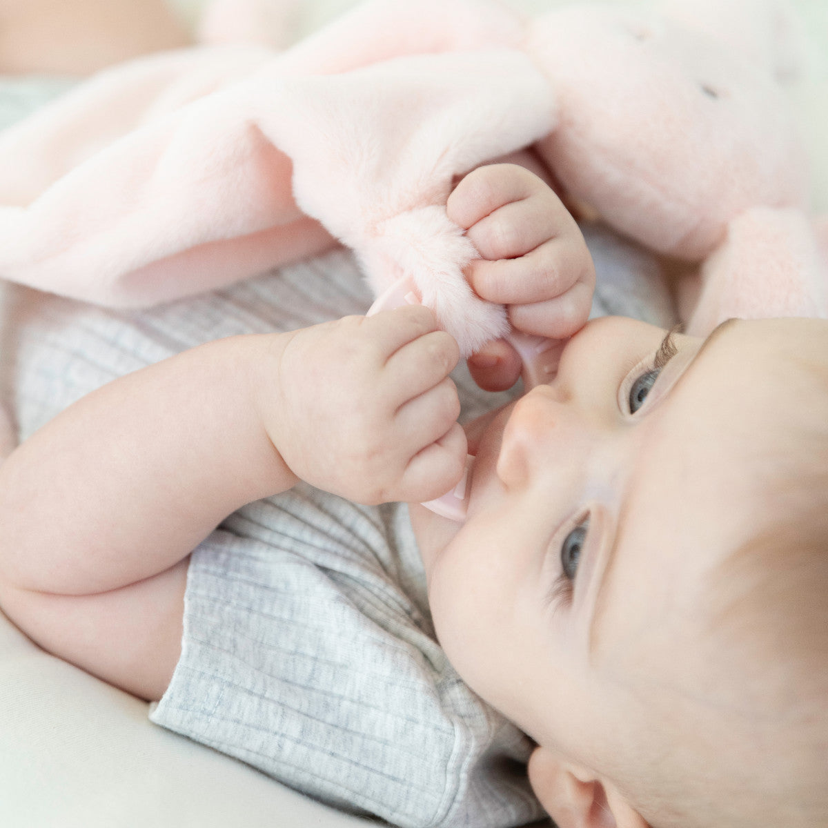 ベラトゥーノ BELLA TUNNO 歯固め Teether Buddy ぬいぐるみ ラトル