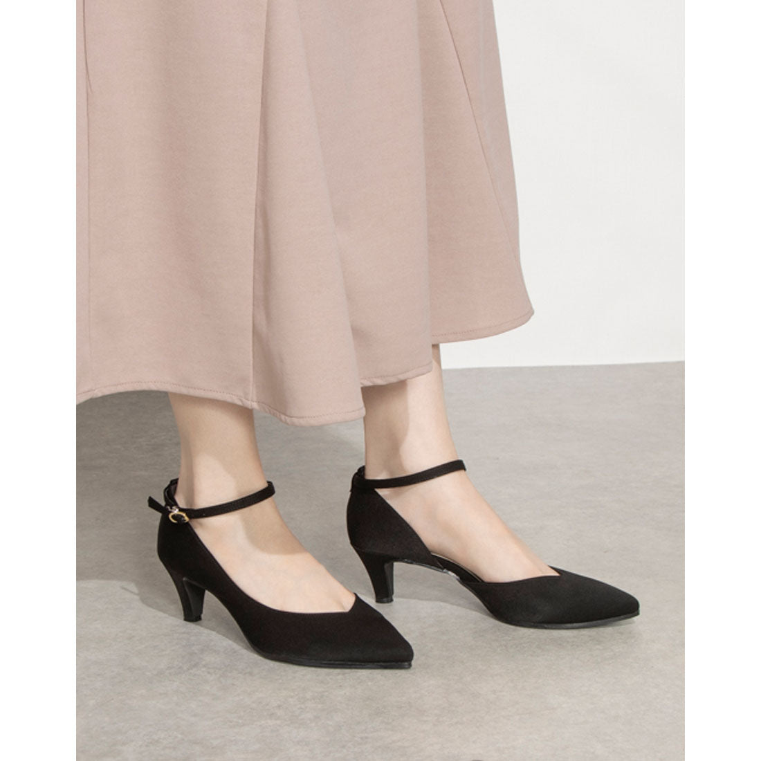 IKplus 【Made in Japan】【Rain Compatible】Beautiful Leg Posture V-Cut Line Neck Belt Pumps【For Both Sunny and Rainy Weather】 1935 black Dorkray Satin Mary Jane