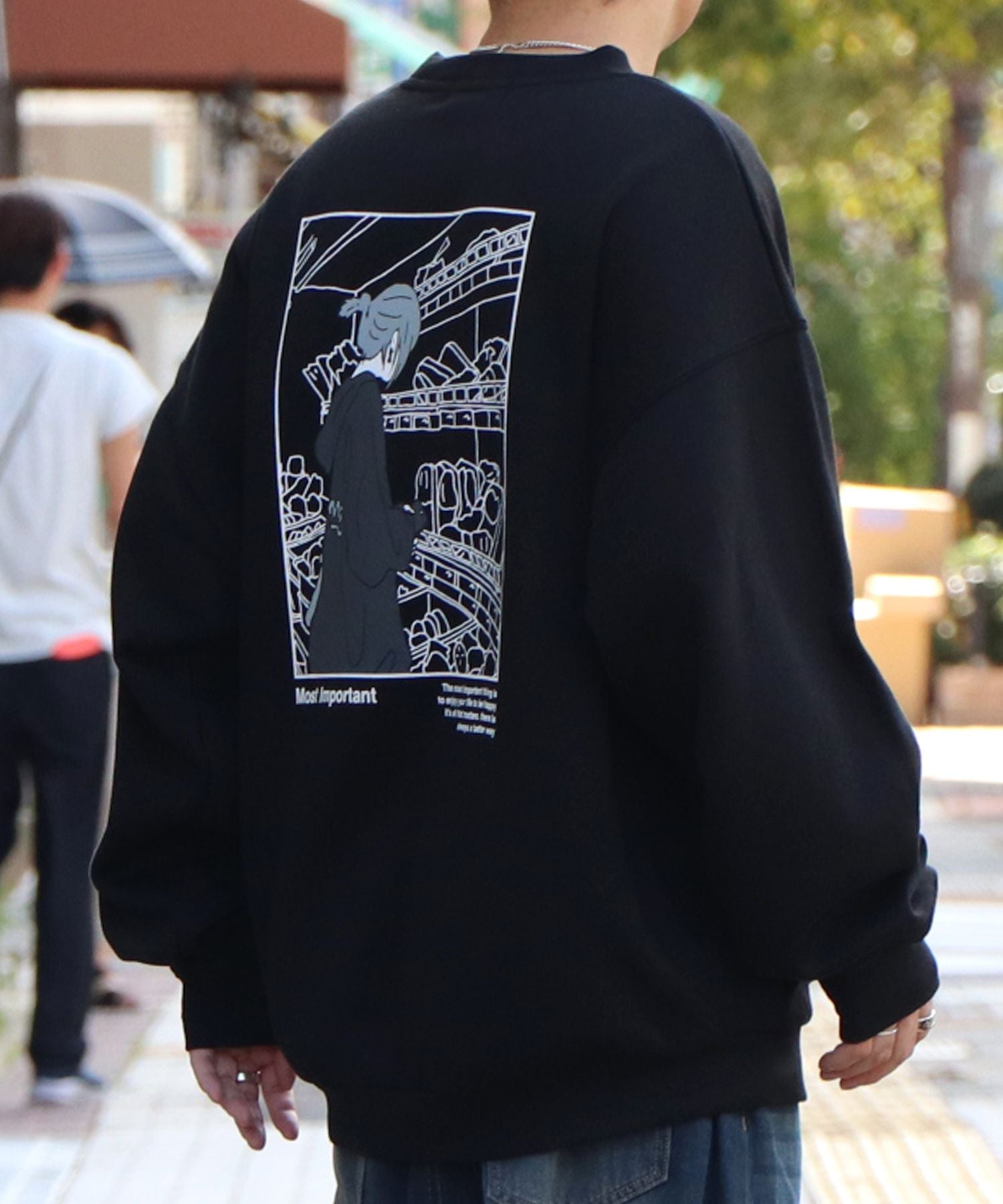 イルズ ILL'S イラストバックプリント ワンポイント刺繍 ビッグシルエット プルオーバースウェット カットソー ユニセックス （ブラック） ブラック